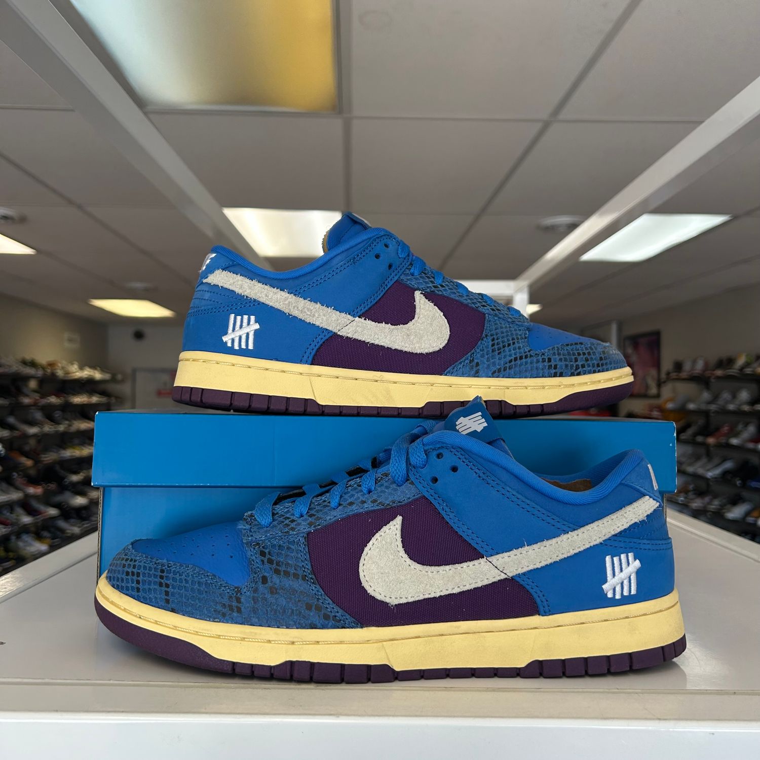 PO NIKE DUNK LOW UNDEFEATED 5 ON IT DUNK VS. AF1 EB SIZE 10.5