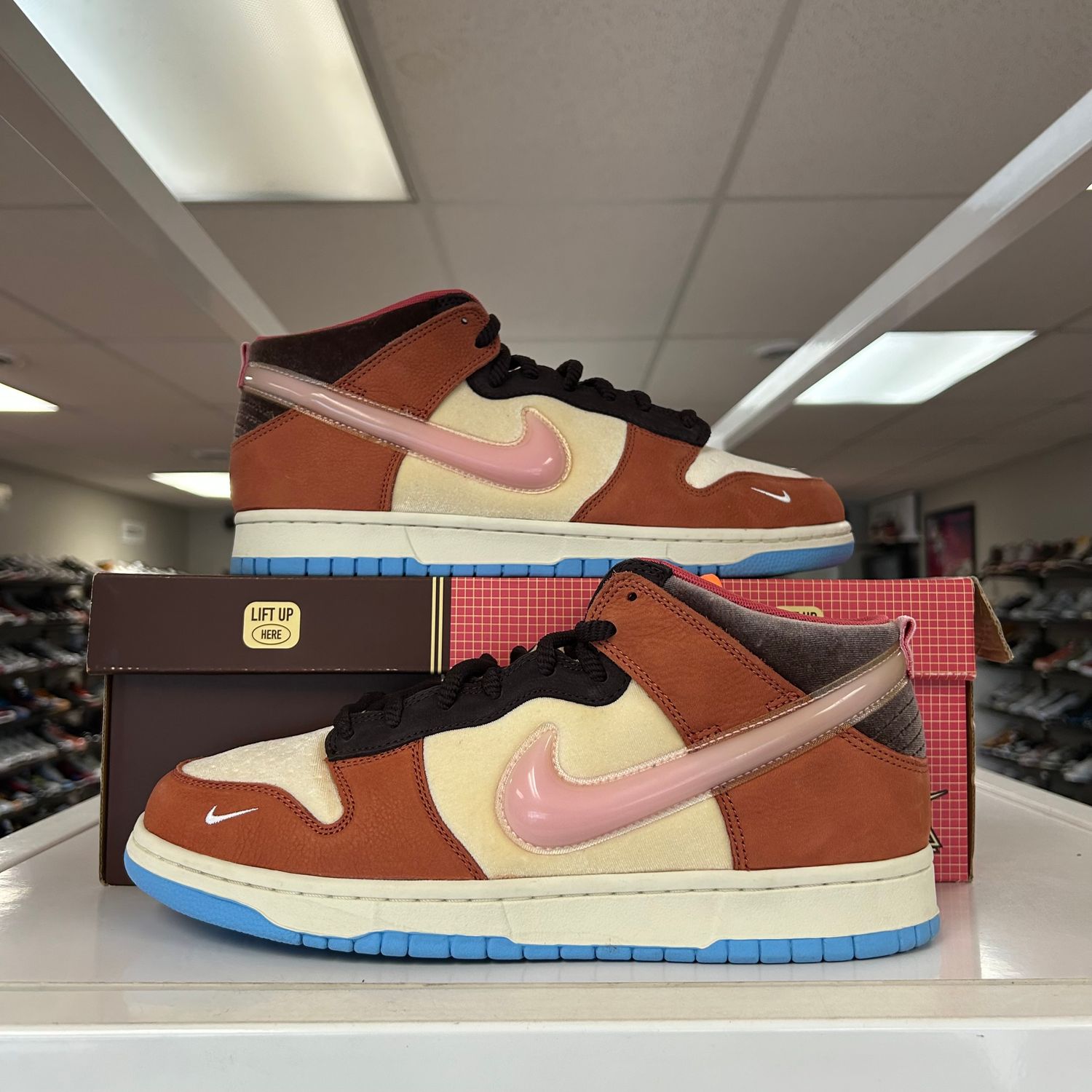 PO NIKE DUNK MID SOCIAL STATUS CHOCOLATE MILK SIZE 10.5