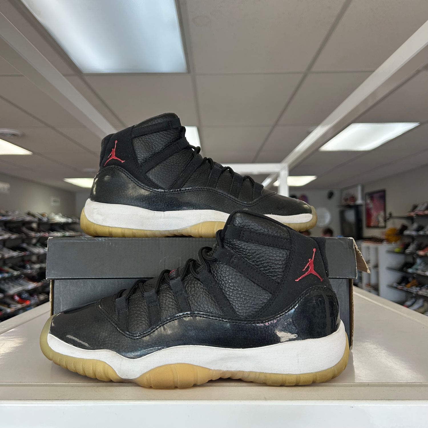 PO AIR JORDAN 11 72-10 SIZE 7Y