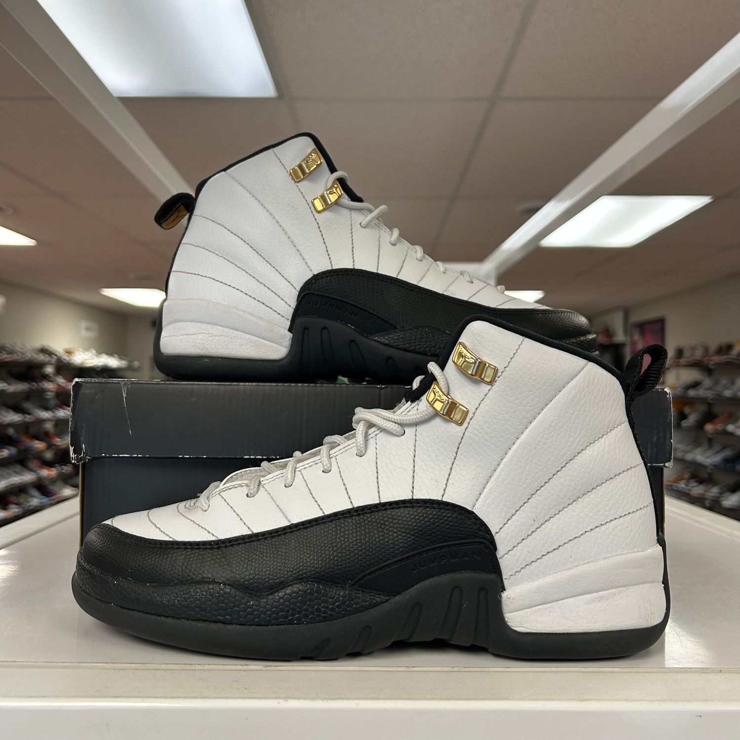 PO AIR JORDAN 12 TAXI (2013) SIZE 7Y