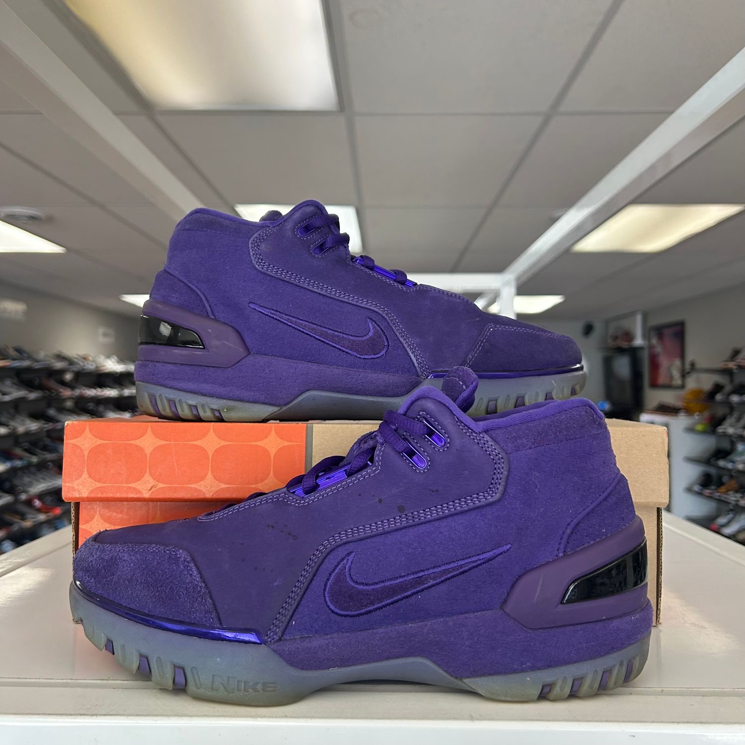 PO2 NIKE AIR ZOOM GENERATION COURT PURPLE SUEDE SIZE 8