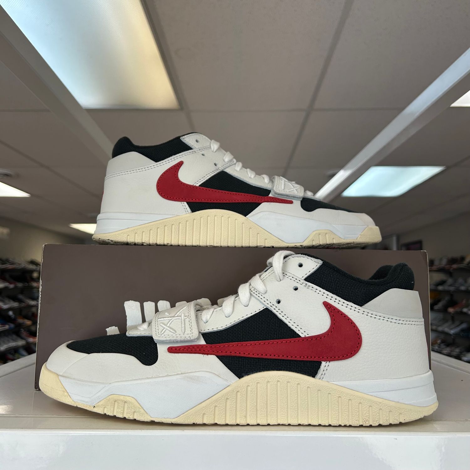 PO2 JORDAN JUMPMAN JACK TR TRAVIS SCOTT UNIVERSITY RED SIZE 13