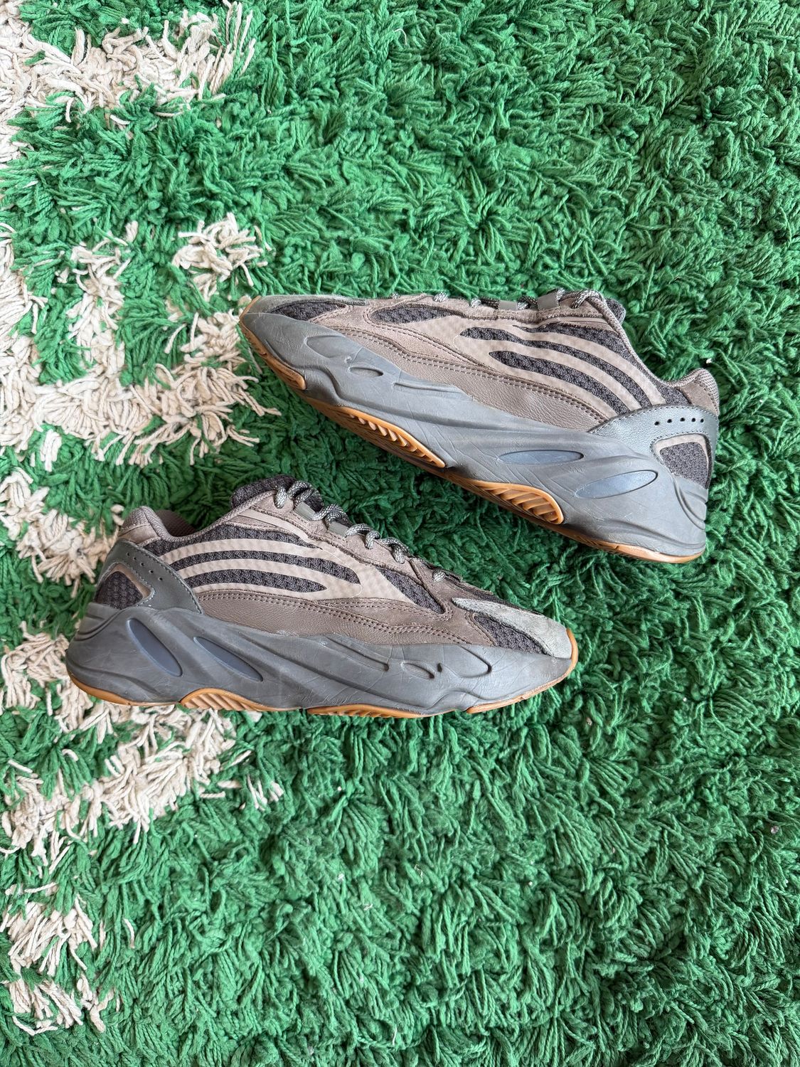 PO NB (NO INSOLES) ADIDAS YEEZY 700 V2 GEODE SIZE 7.5