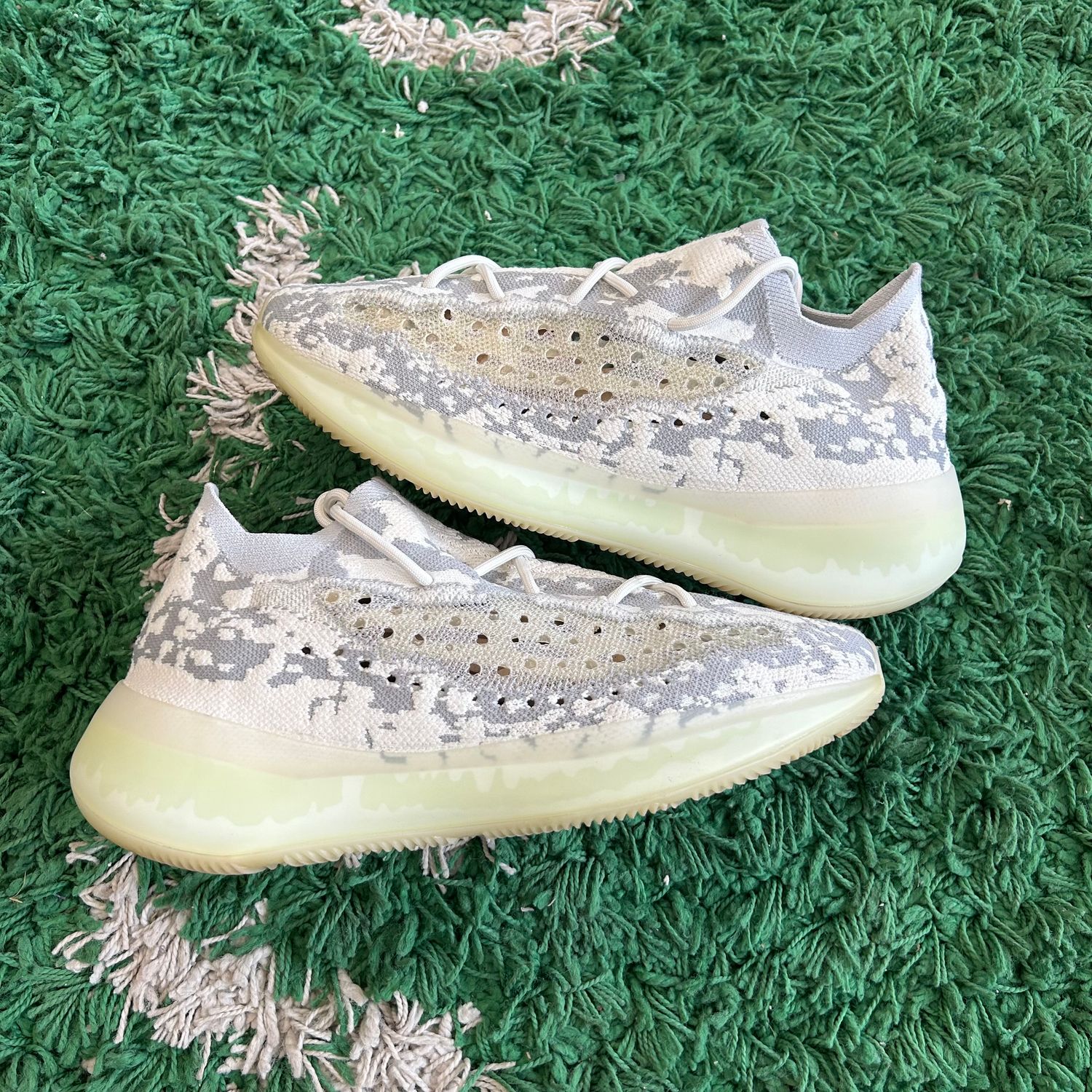 PO NB (NO INSOLES) ADIDAS YEEZY 380 ALIEN EB SIZE 12