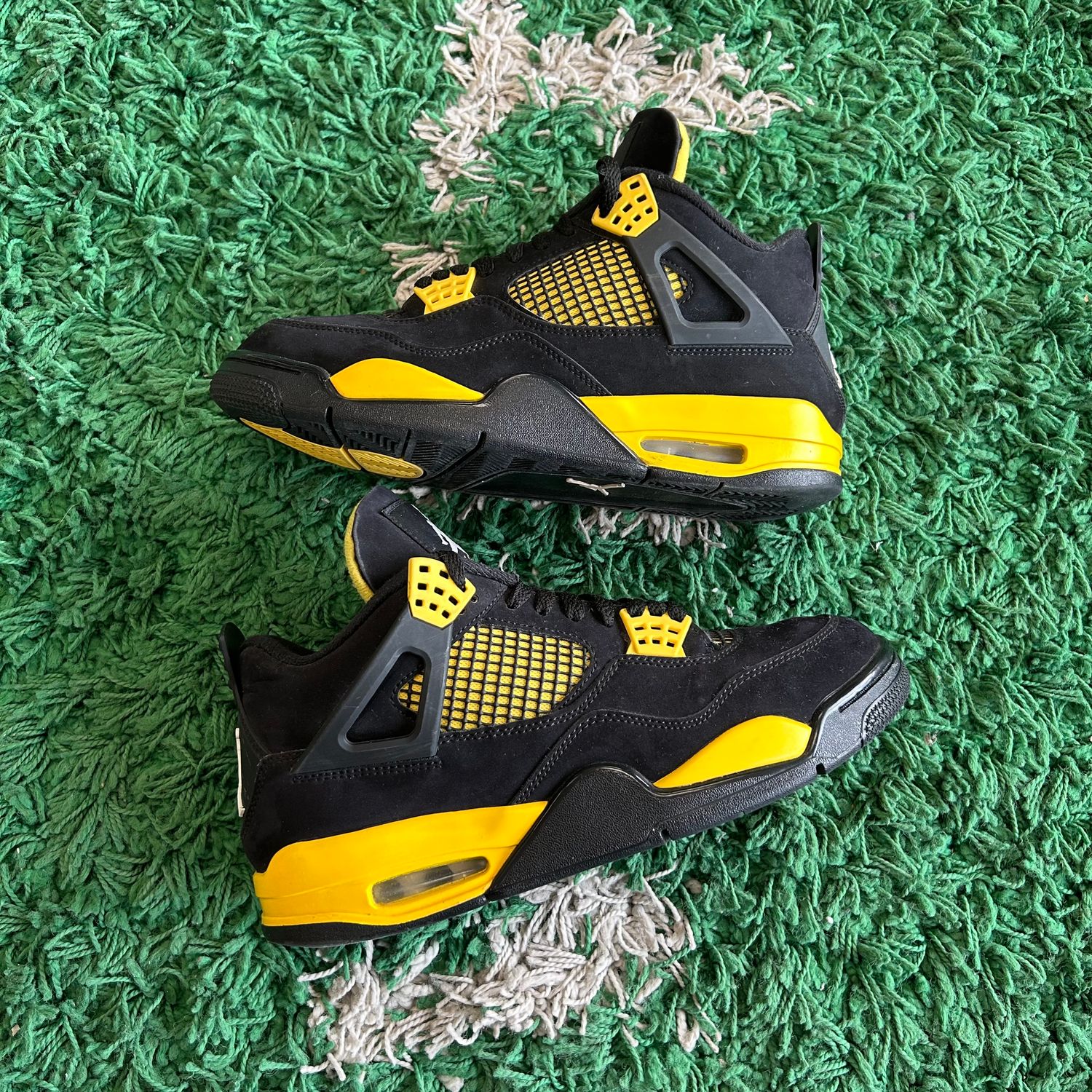 PO NB AIR JORDAN 4  THUNDER SIZE 8.5