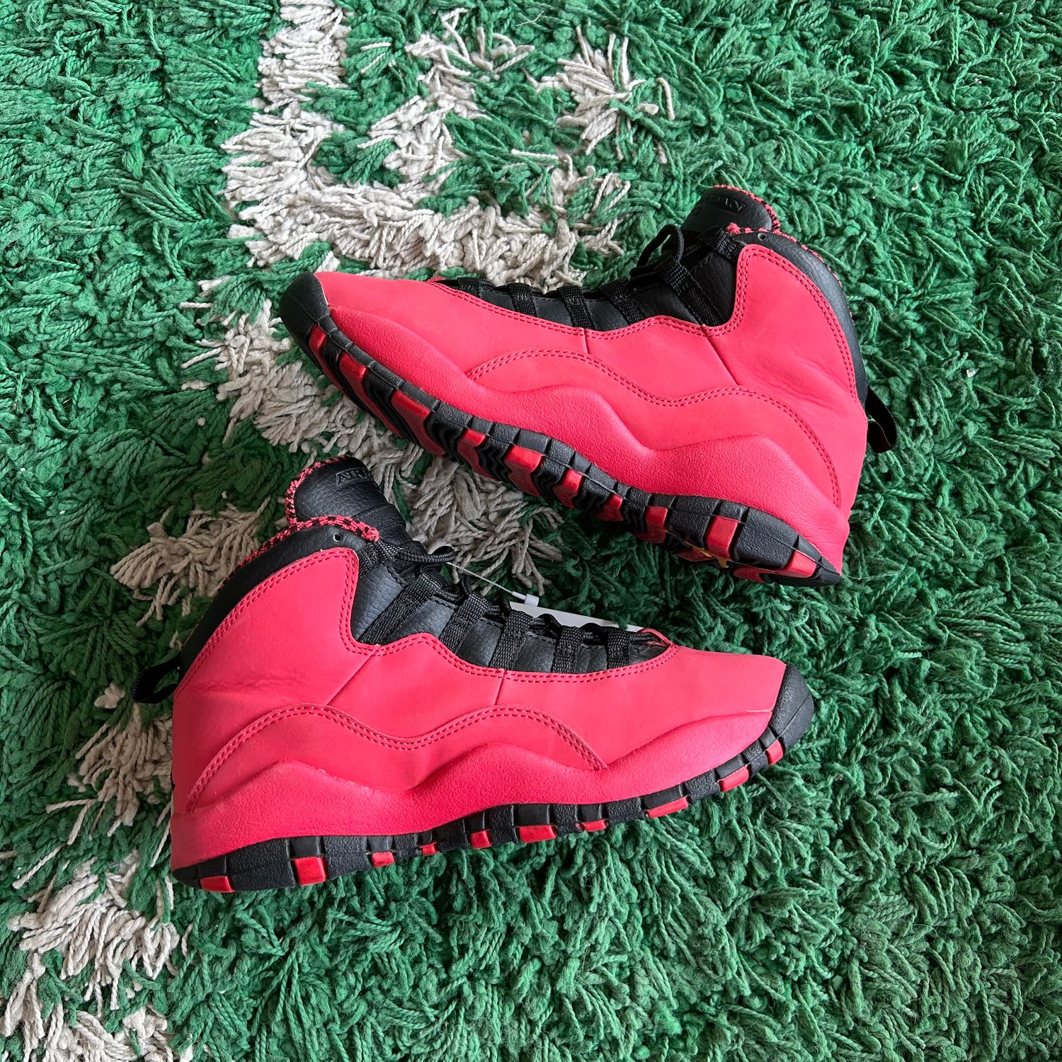 PO NB AIR JORDAN 10 FUSION RED SIZE 5.5Y