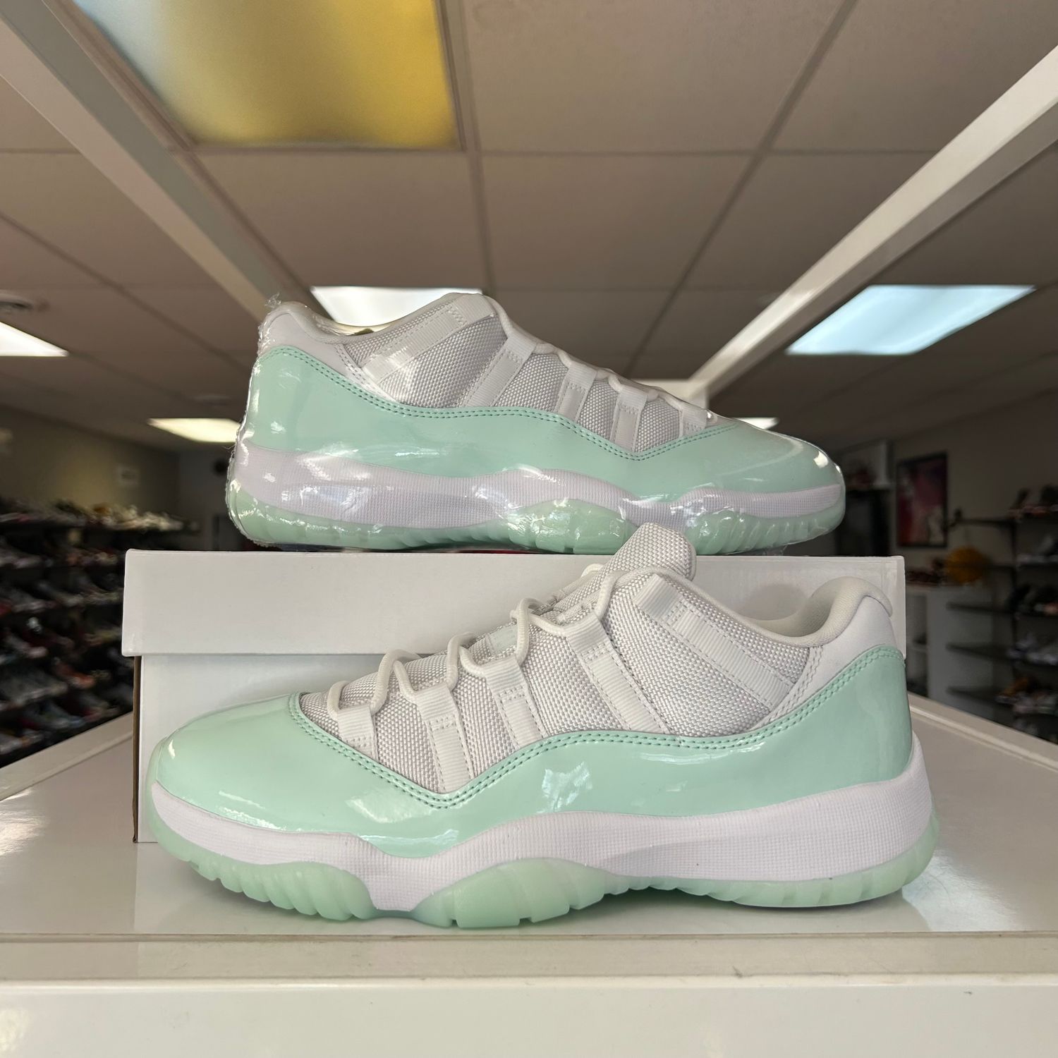 NEW AIR JORDAN 11 LOW (W) IGLOO