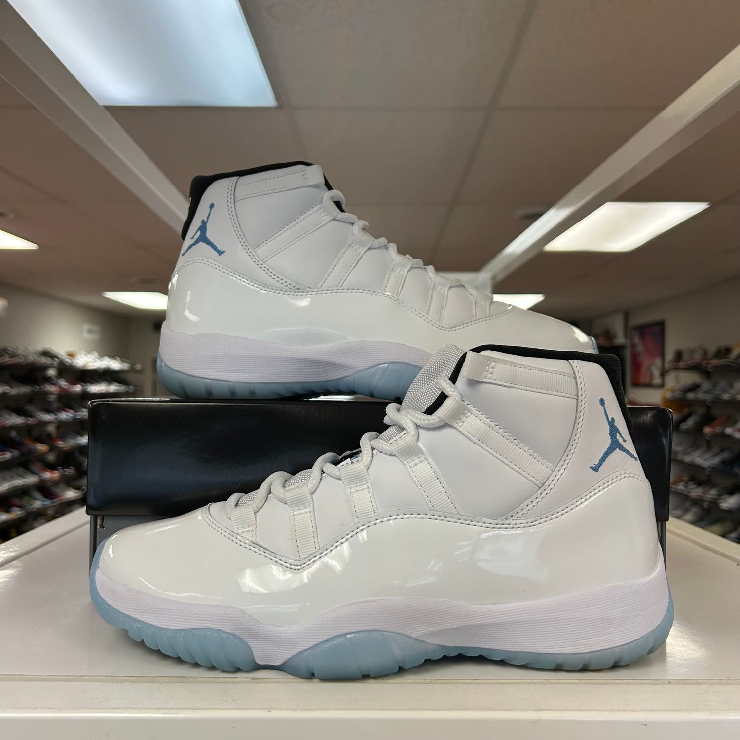 PO3 AIR JORDAN 11 LEGEND BLUE SIZE 9