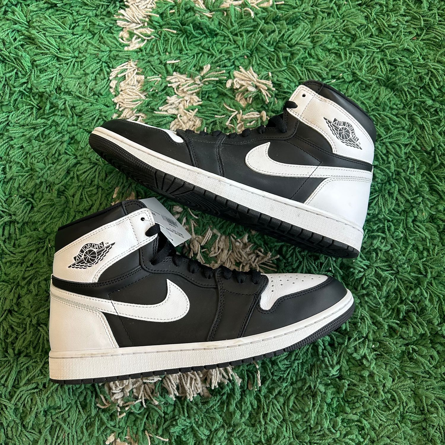 PO NB AIR JORDAN 1 BLACK WHITE SIZE 11