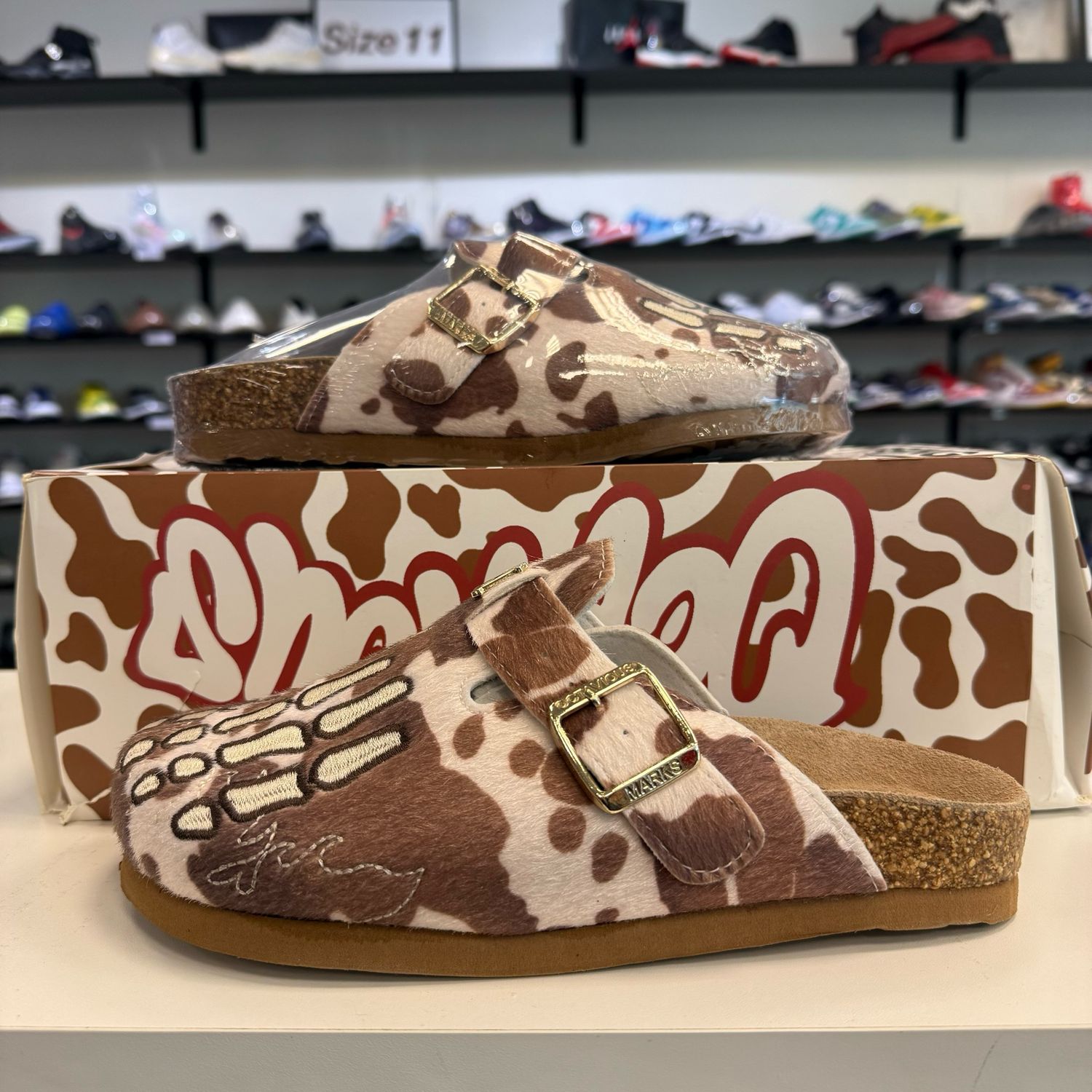 NEW OCTAVIOUS MARKS BROWN COW CLOG SIZE 5/6M