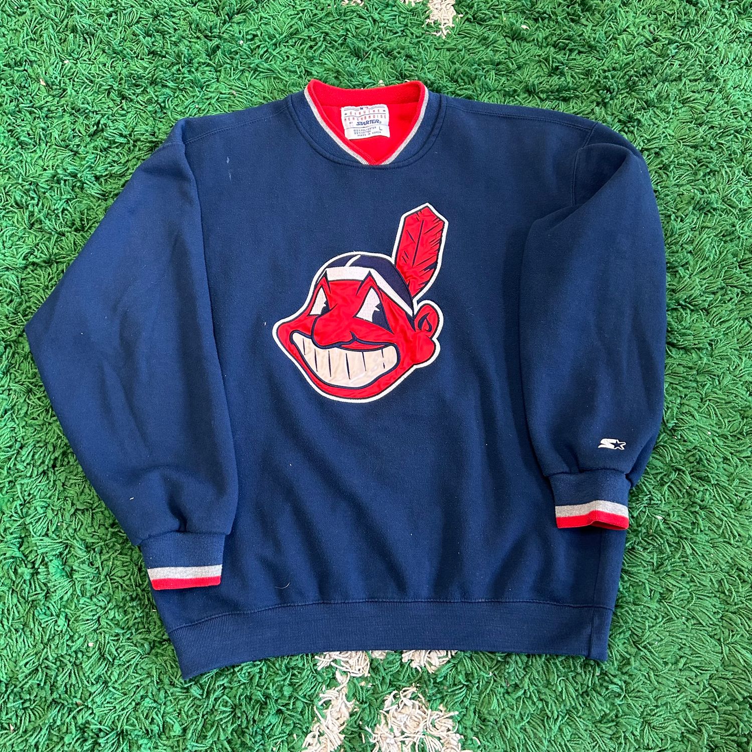 VINTAGE CLEVELAND INDIANS BIG WAHOO V CREWNECK SIZE L