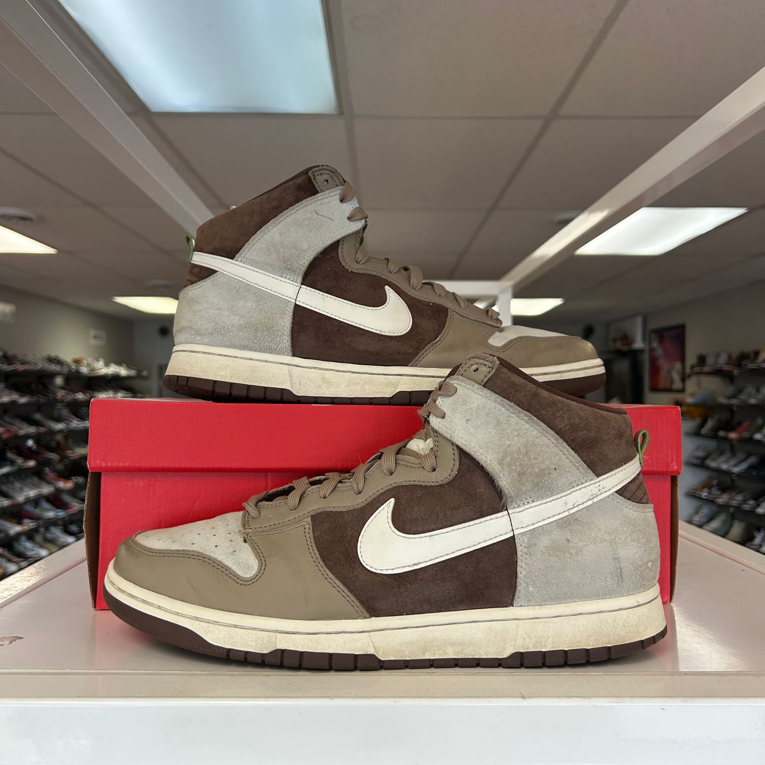 PO NIKE DUNK HIGH LIGHT CHOCOLATE EB SIZE 12