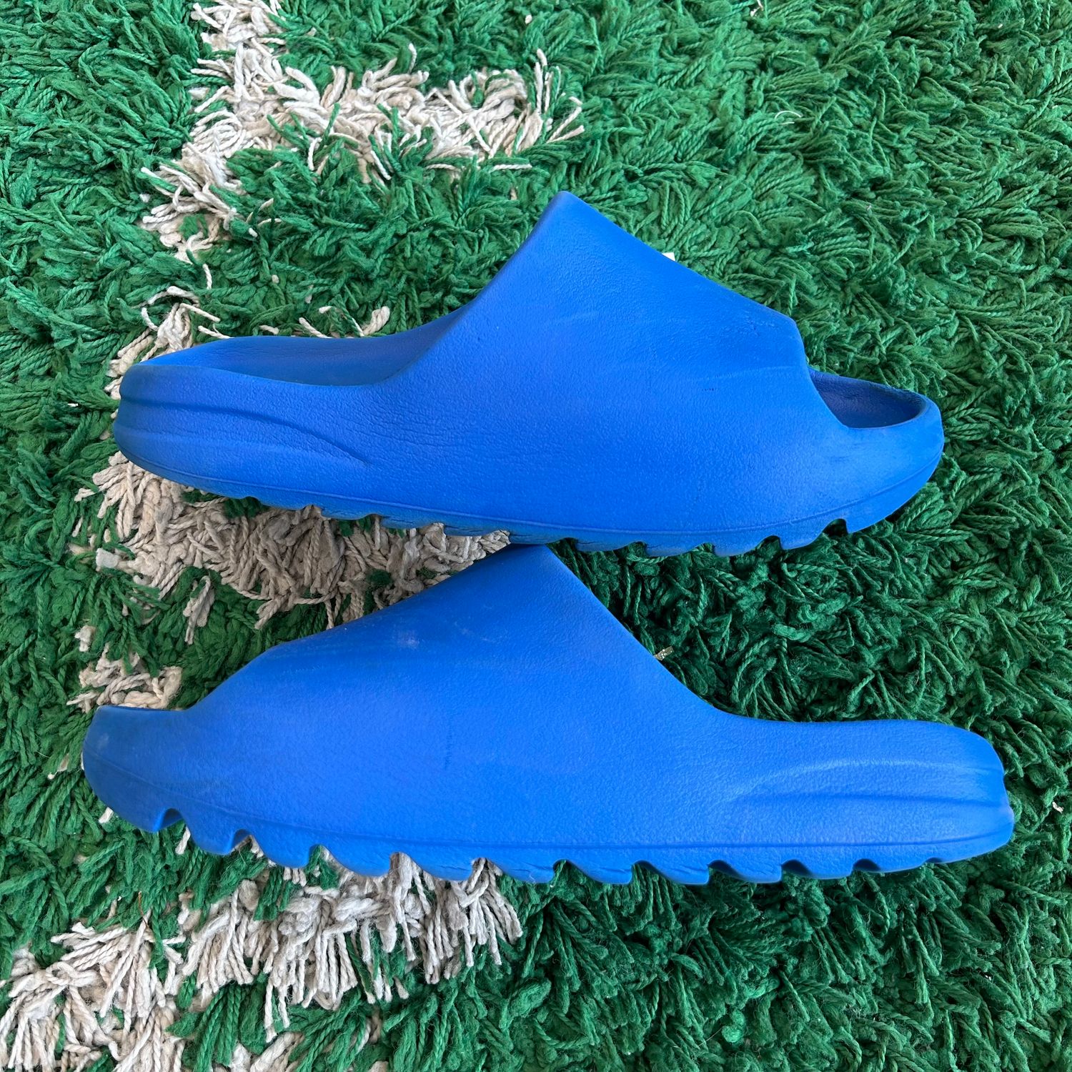 PO NB ADIDAS YEEZY SLIDE AZURE SIZE 10