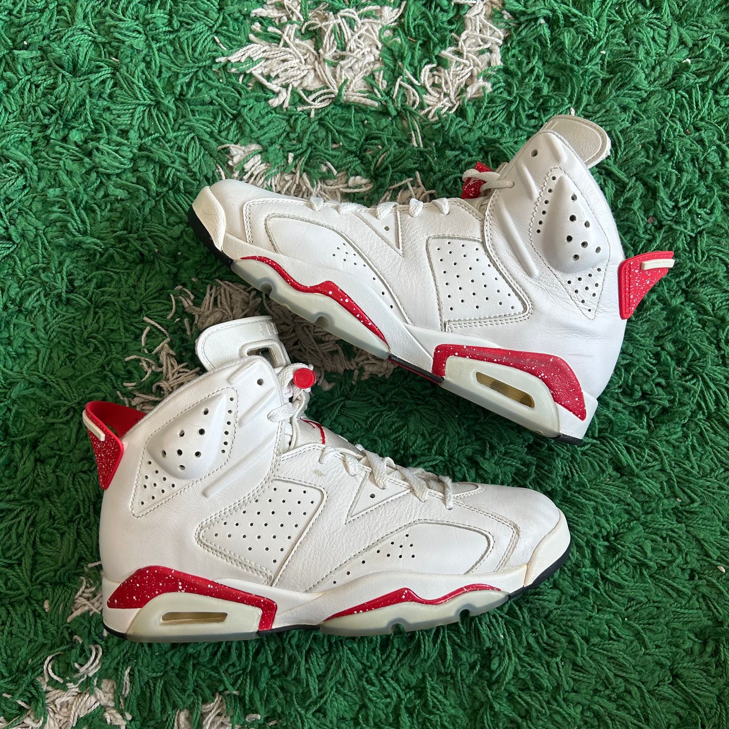 PO NB2 AIR JORDAN 6 RED OREO SIZE 8.5