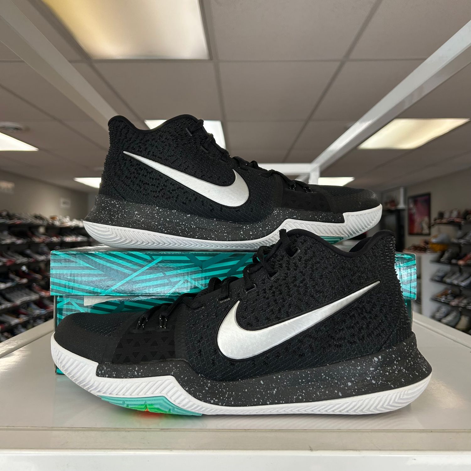 PO NIKE KYRIE 3 BLACK ICE EB SIZE 11