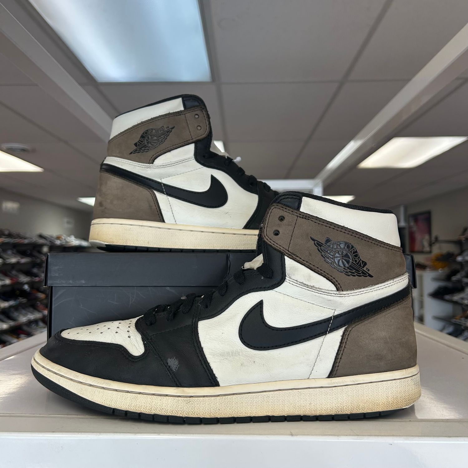 PO AIR JORDAN 1 MOCHA EB SIZE 12