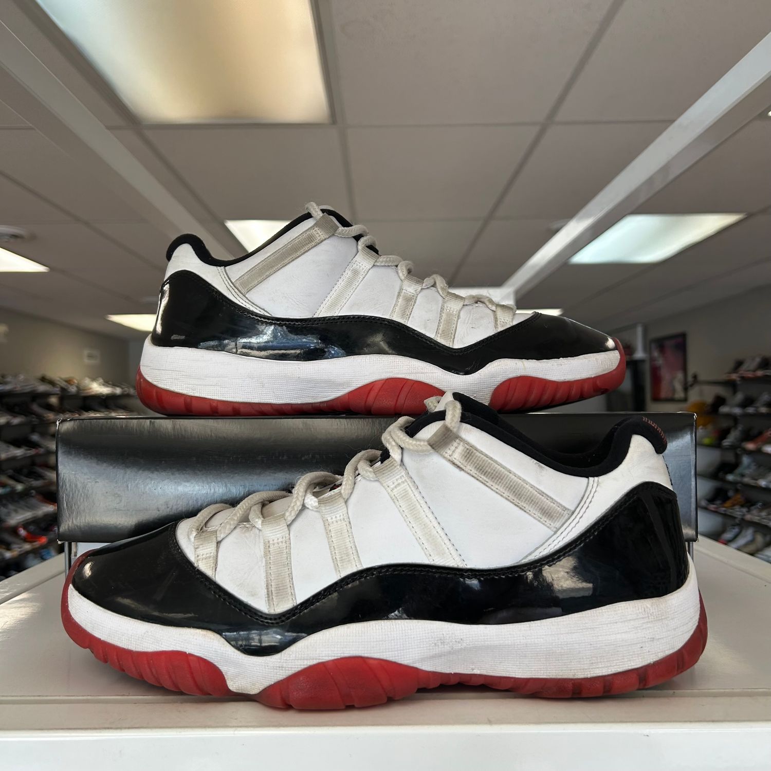 PO3 AIR JORDAN 11 LOW CONCORD BRED SIZE 12
