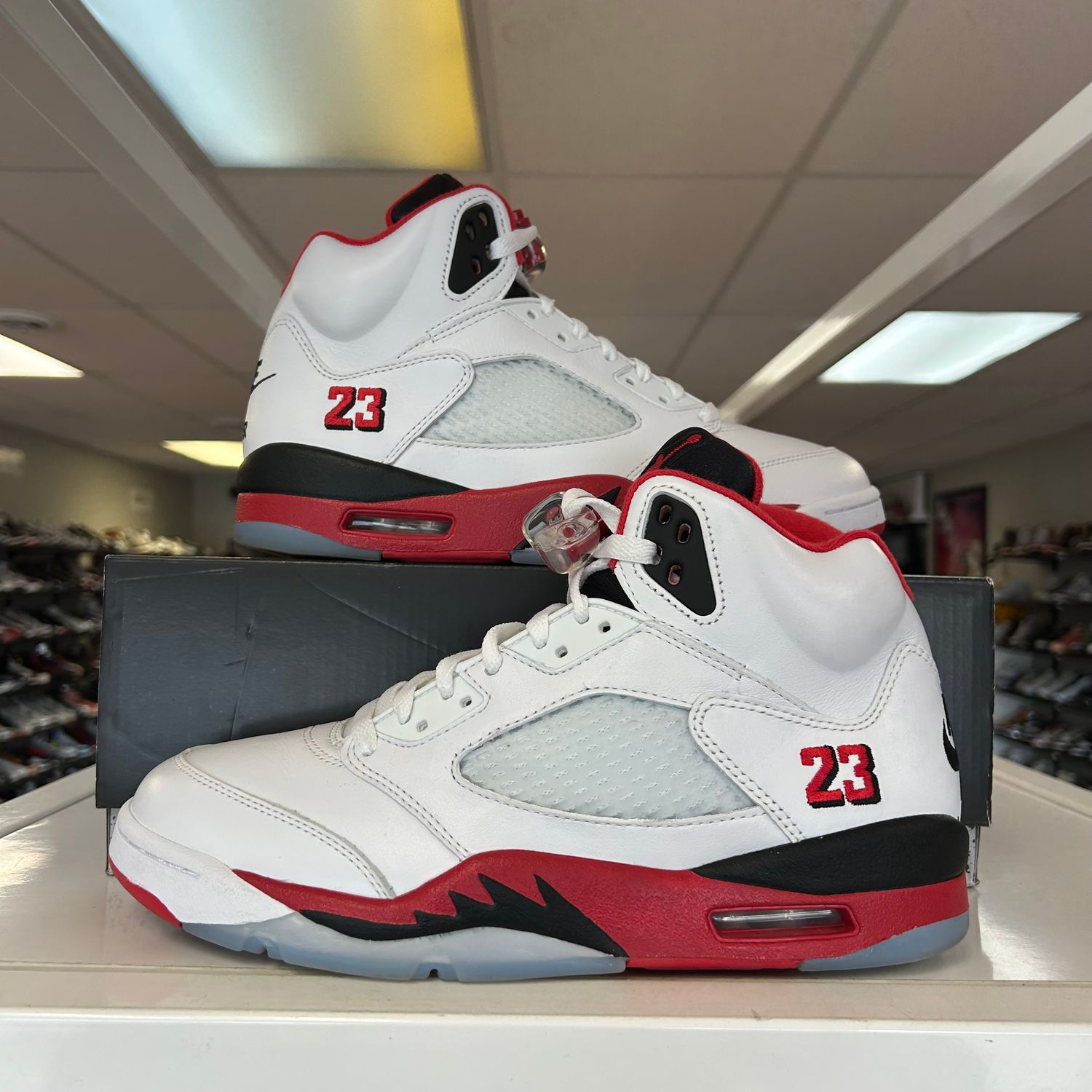 PO AIR JORDAN 5 FIRE RED BLACK TONGUE (2025) 9.5