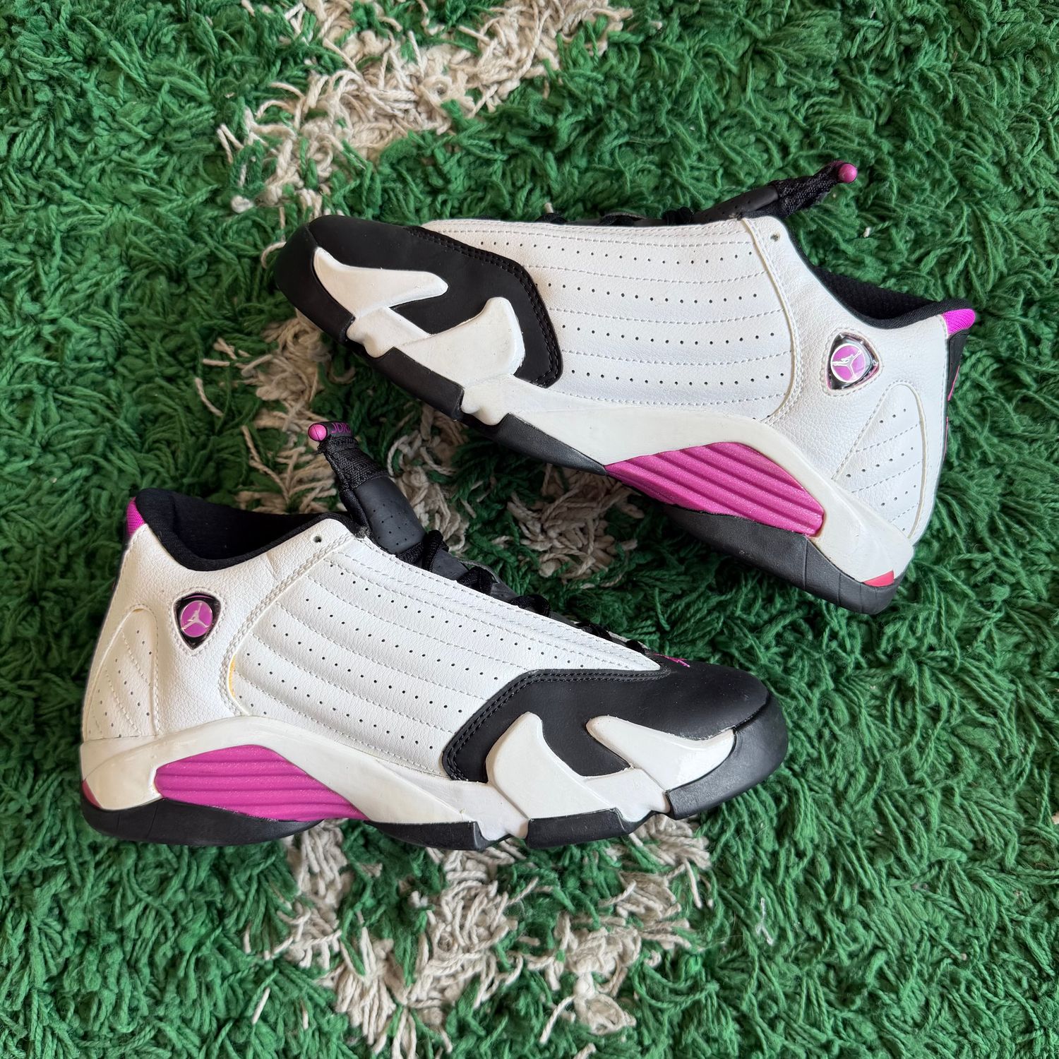 PO NB AIR JORDAN 14 FUCHSIA BLACK TOE (GS) SX SIZE 6.5Y