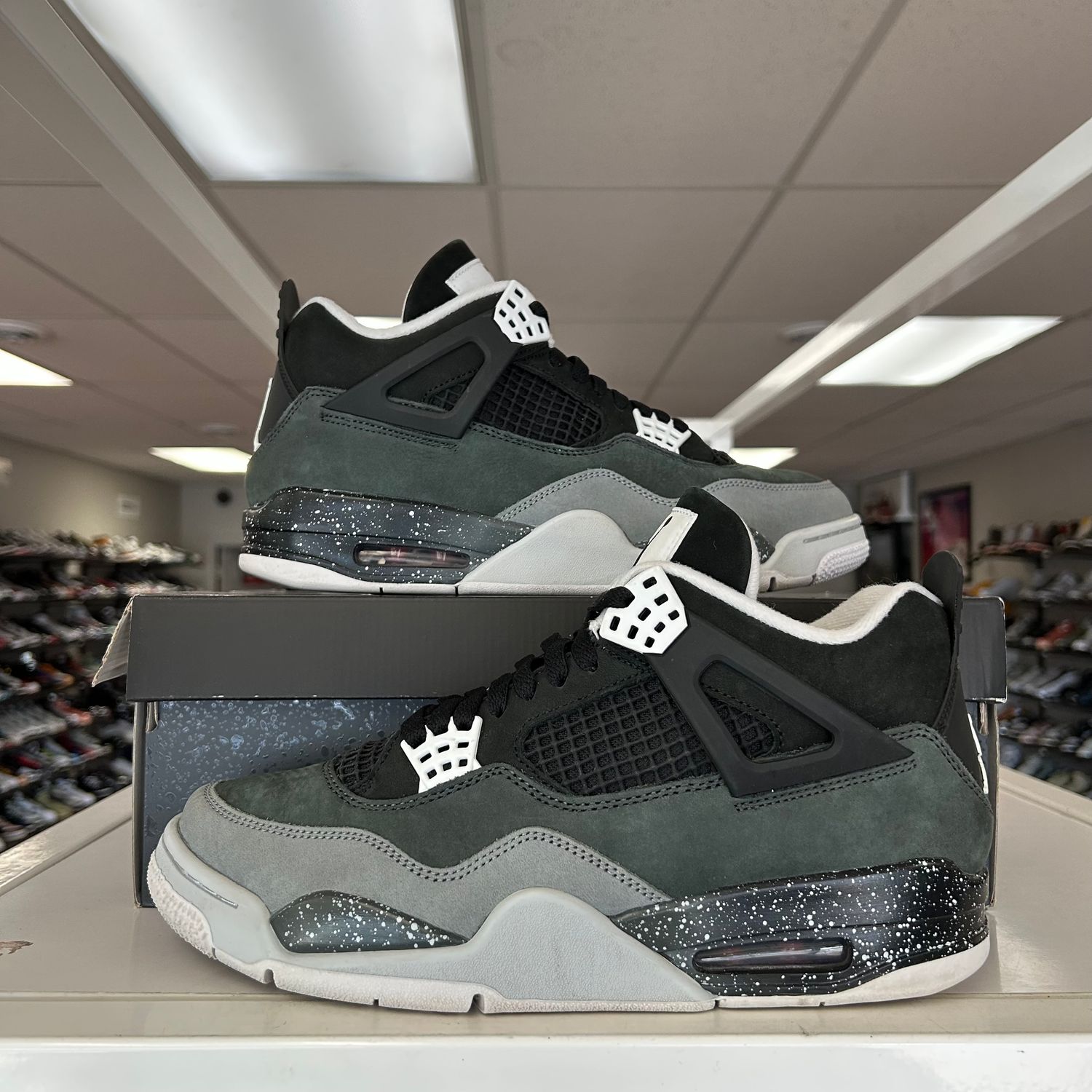 PO2 AIR JORDAN 4 FEAR SIZE 10