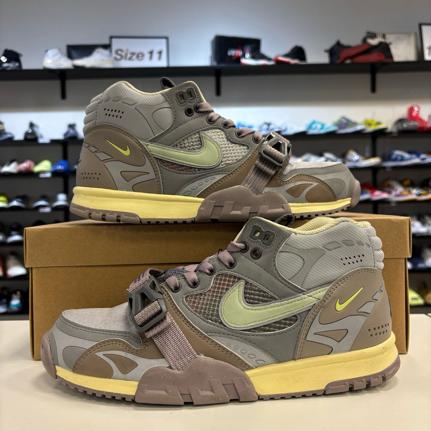 PO NB NIKE AIR TRAINER 1 UTLITY SP LIGHT SMOKE GREY HONEYDEW PARTICLE GREY SIZE 10