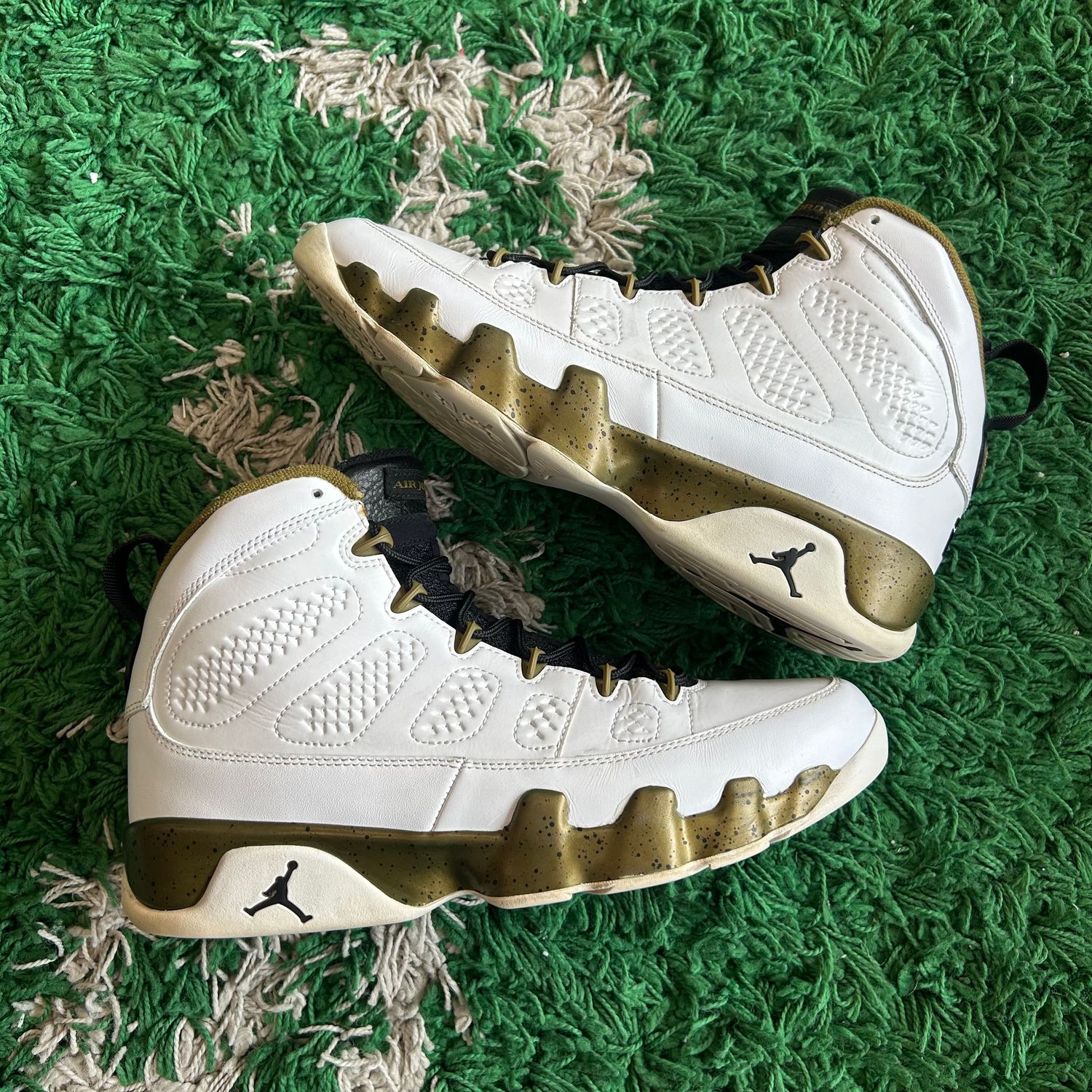 PO NB AIR JORDAN 9 STATUE SX SIZE 10