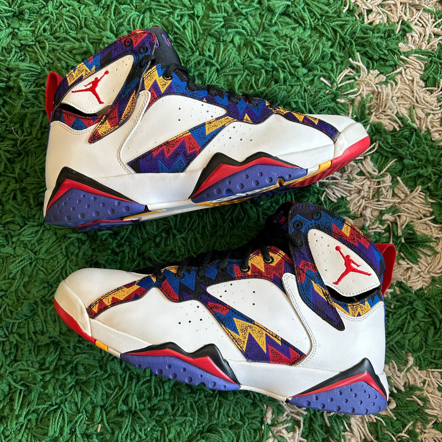PO NB AIR JORDAN 7 UGLY CHRISTMAS SWEATER SIZE 9.5