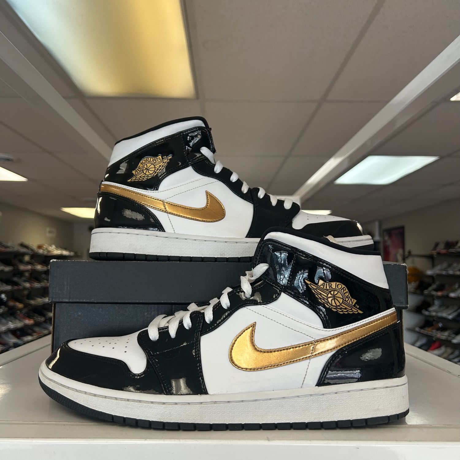 PO AIR JORDAN 1 MID PATENT BLACK WHITE GOLD SIZE 13