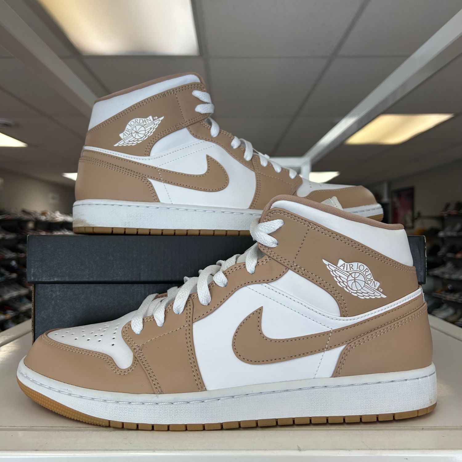 PO AIR JORDAN 1 MID TAN GUM EB SIZE 13