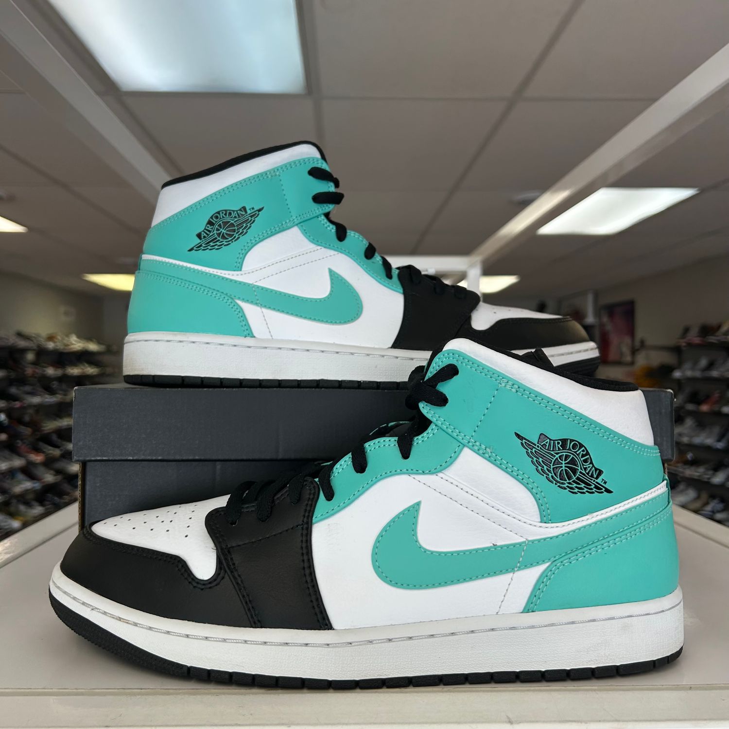 PO AIR JORDAN 1 MID IGLOO SIZE 13