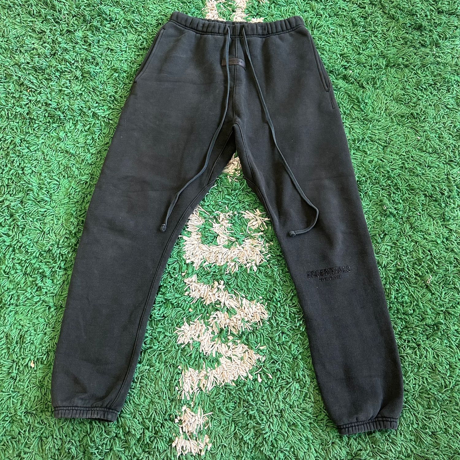 PO FOG ESSENTIALS SWEATPANTS CUFFED STRETCH LIMO SIZE SMALL