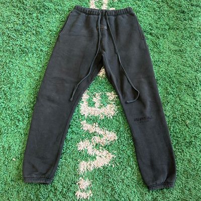 PO FOG ESSENTIALS SWEATPANTS CUFFED STRETCH LIMO SIZE SMALL