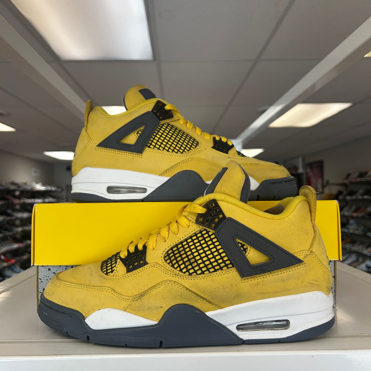 PO2 AIR JORDAN 4 LIGHTNING SIZE 10