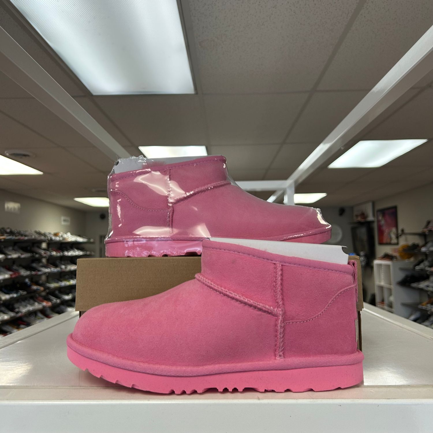 NEW WOMENS UGG CLASSIC MINI II BOOT - SACHET PINK SIZE 6W