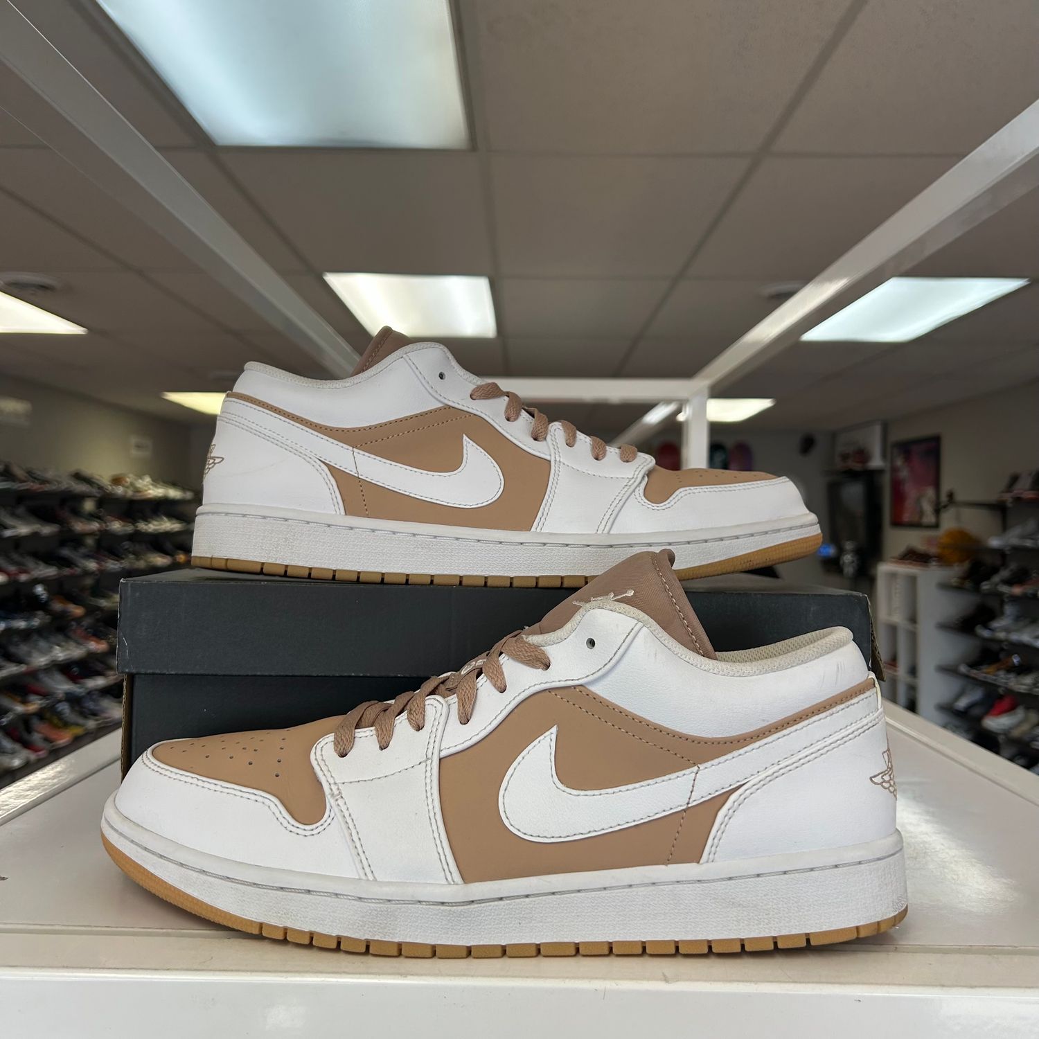 PO AIR JORDAN 1 LOW GUM WHITE SIZE 13