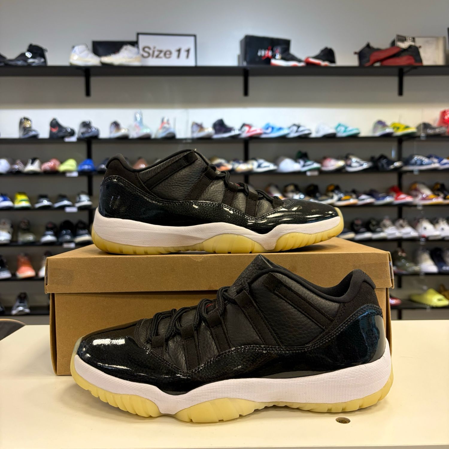 PO NB AIR JORDAN 11 LOW 72-10 SIZE 10