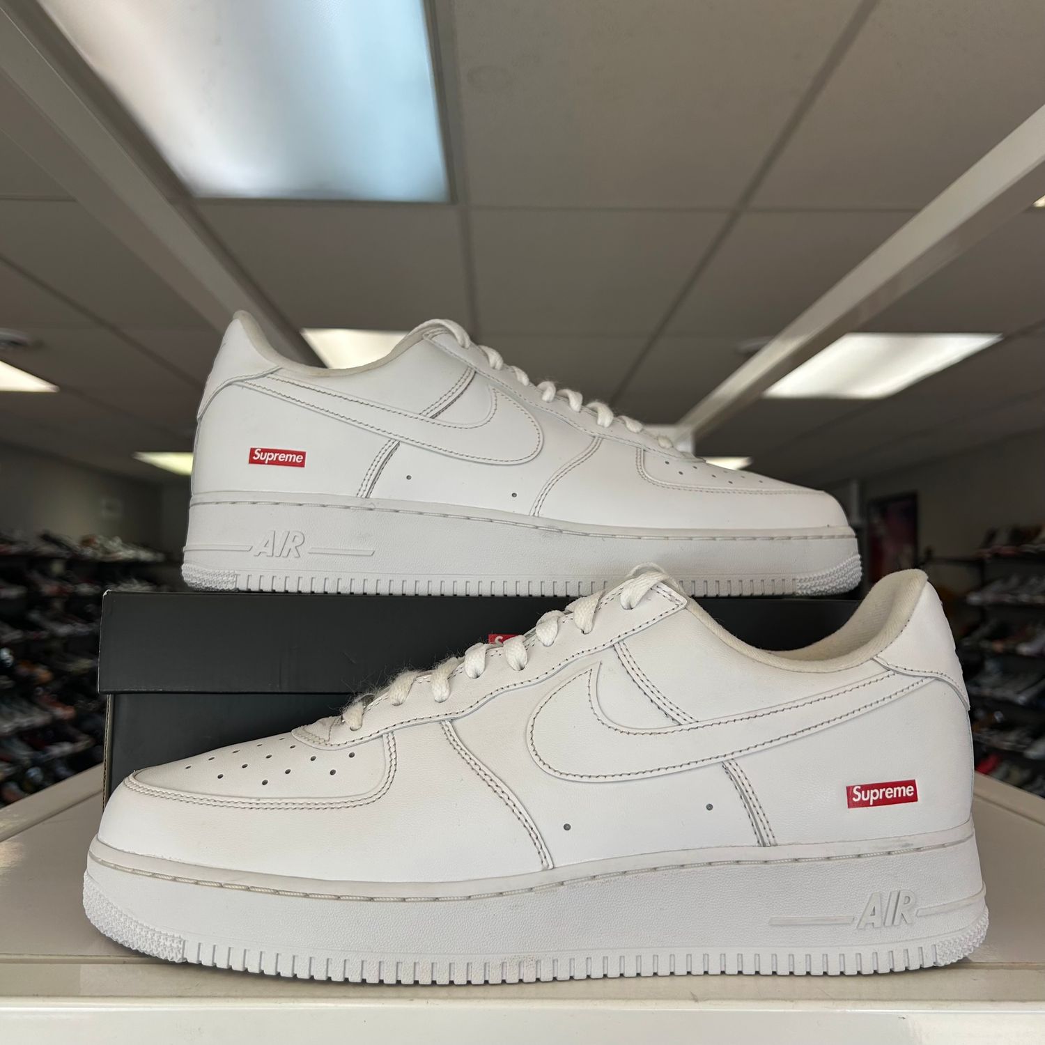 PO NIKE AIR FORCE 1 LOW SUPREME WHITE SIZE 13