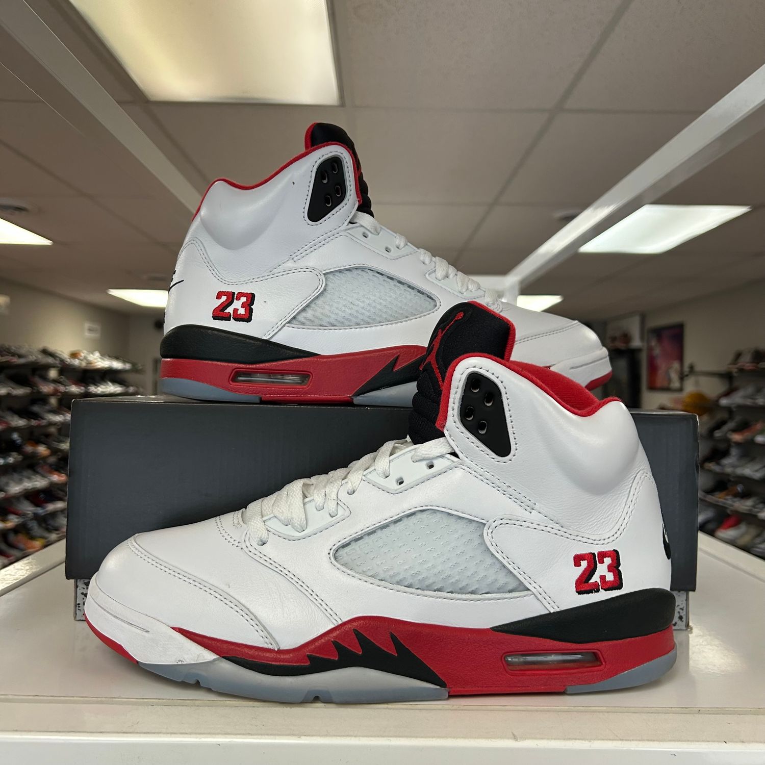 PO AIR JORDAN 5 FIRE RED BLACK TONGUE (2025) SIZE 10.5