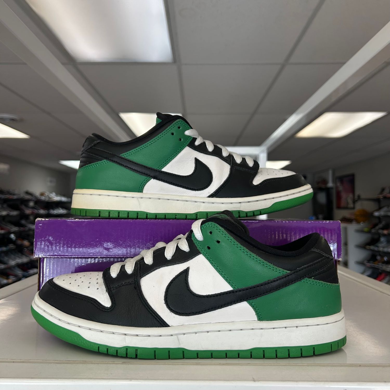 PO NIKE SB DUNK LOW CLASSIC GREEN SIZE 9