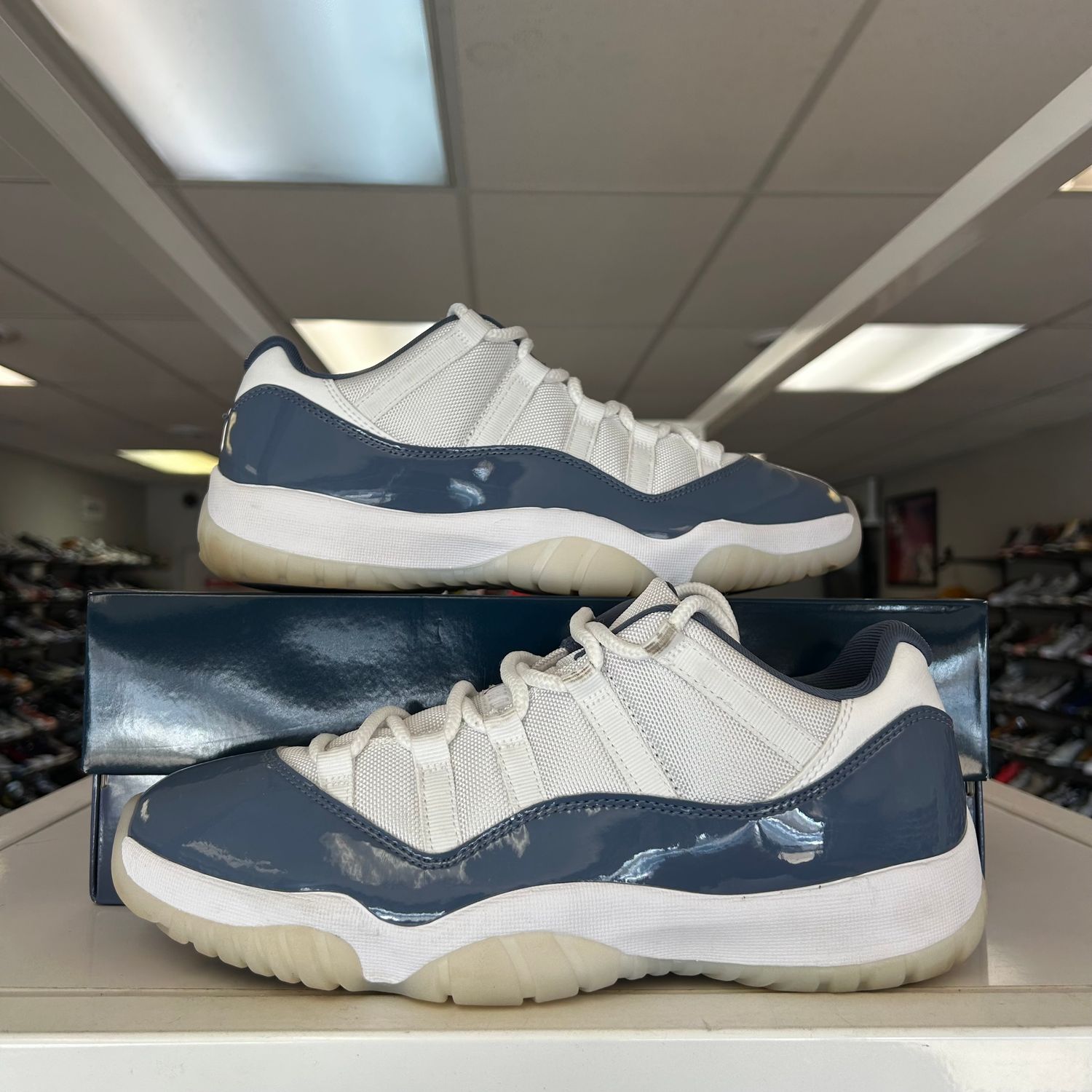 PO AIR JORDAN 11 RETRO LOW DIFFUSED BLUE SIZE 10.5