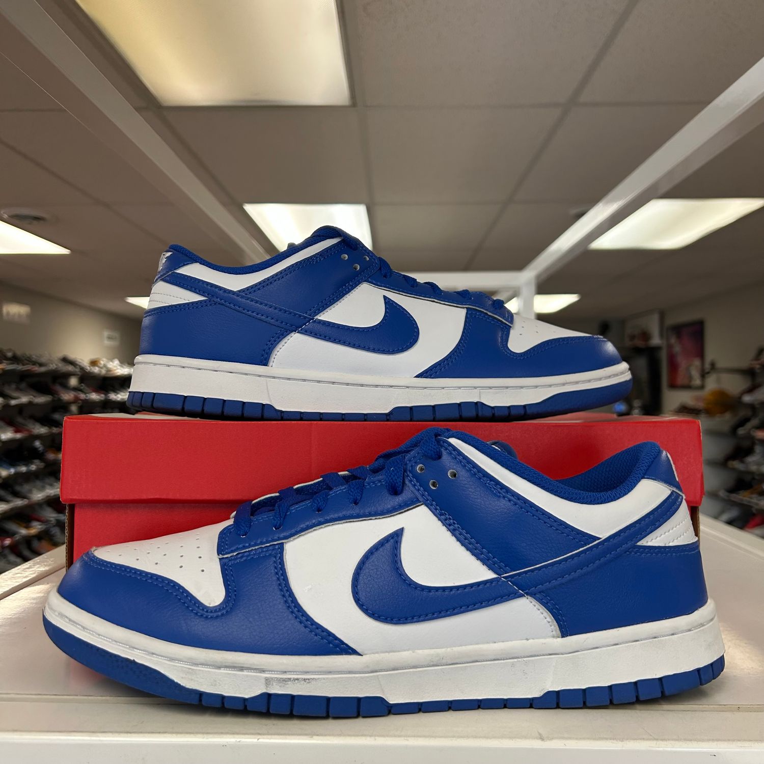 PO NIKE DUNK LOW WHITE HYPER ROYAL (2025) SIZE 11.5
