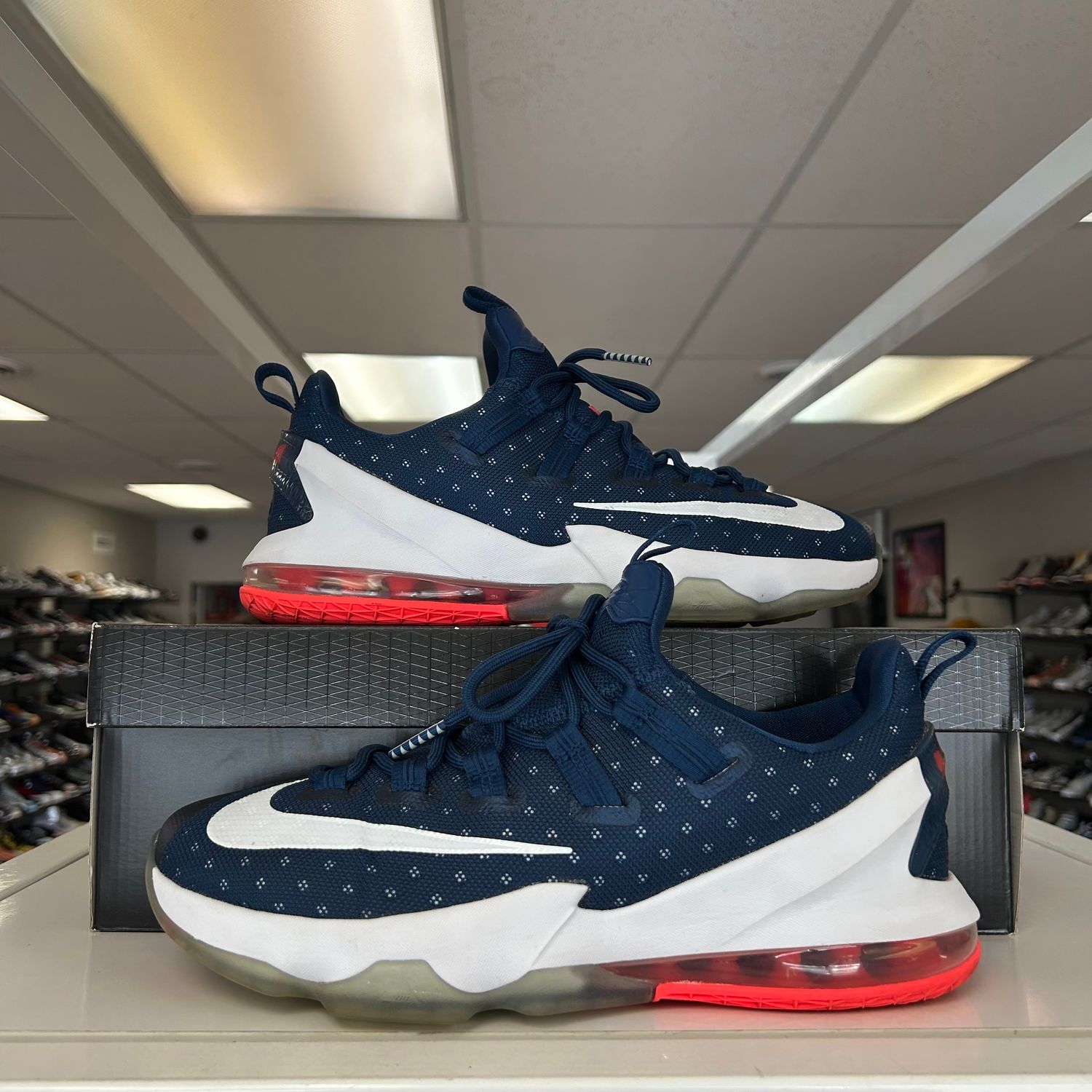 PO NIKE LEBRON 13 LOW USA SIZE 9.5