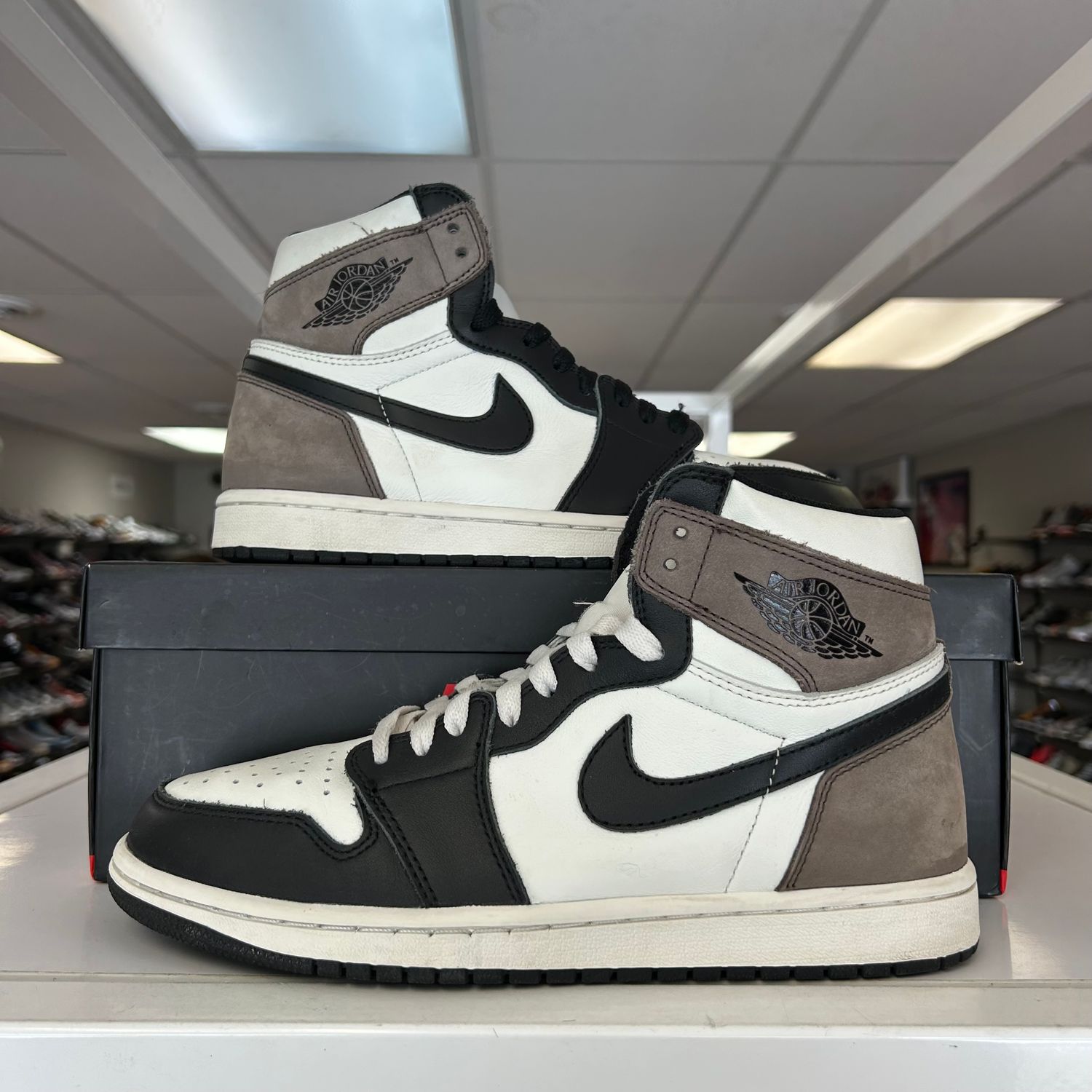 PO2 AIR JORDAN 1 RETRO HIGH DARK MOCHA SIZE 9