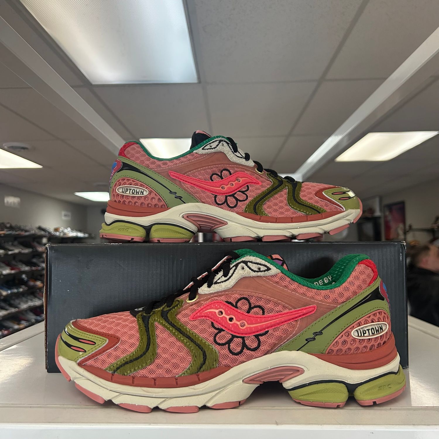 PO SAUCONY PROGRID TRIMUPH 4 JAE TIPS FLOWERS GROW UPTOWN VIRGINIA CREEPER SIZE 8.5