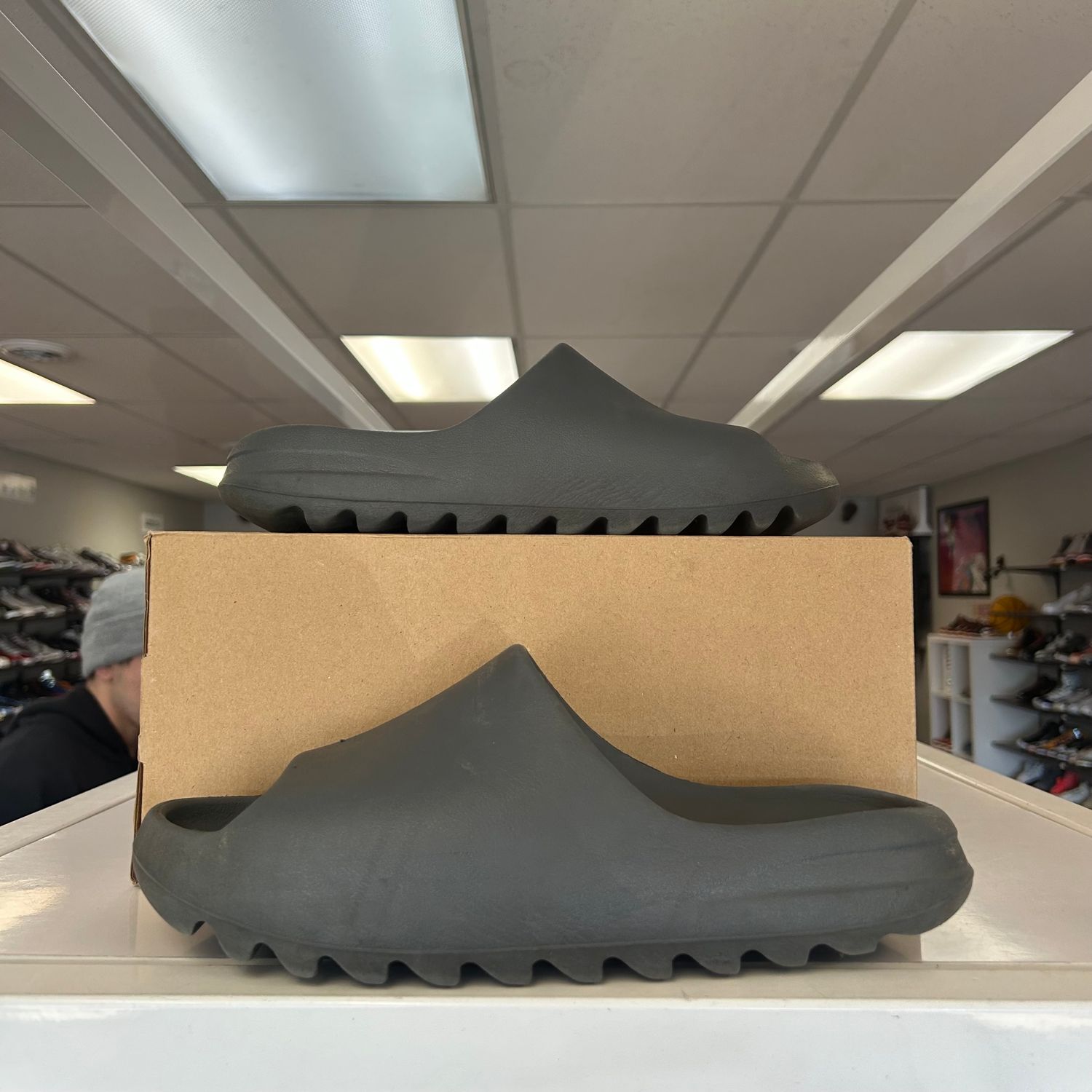 PO YEEZY SLIDE SLATE GREY SIZE 12