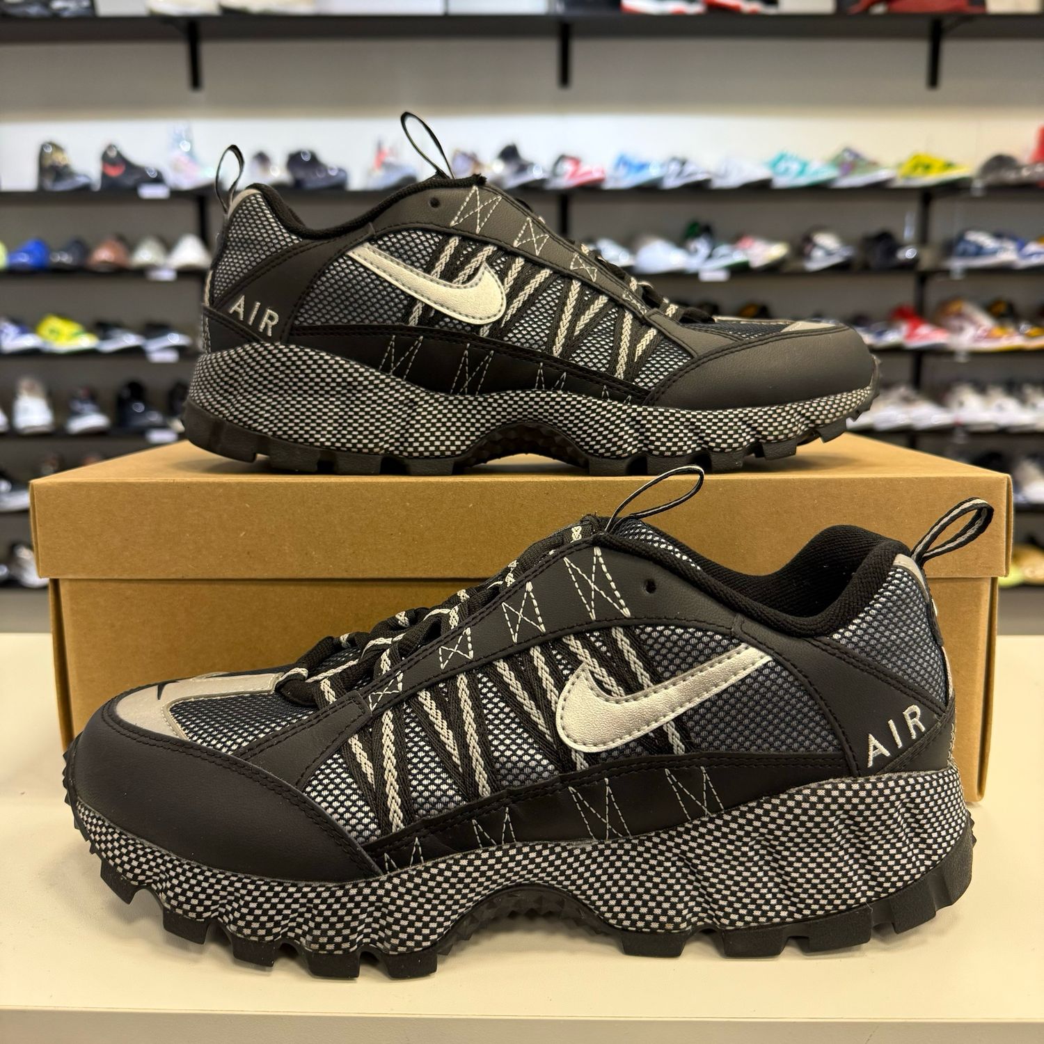 PO NB NIKE AIR HUMARA QS BLACK METALLIC SILVER SIZE 9