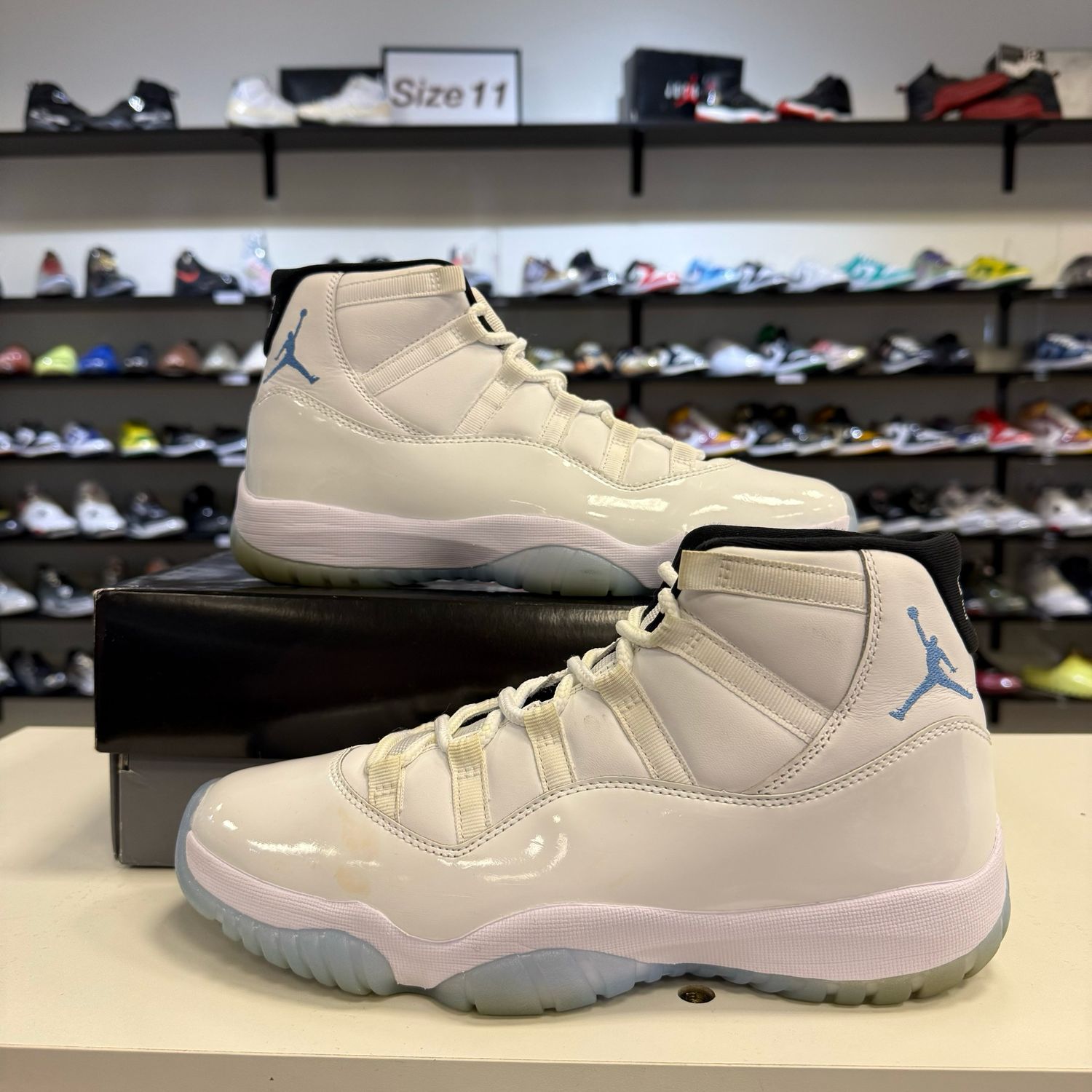PO5 AIR JORDAN 11 LEGEND BLUE SIZE 9