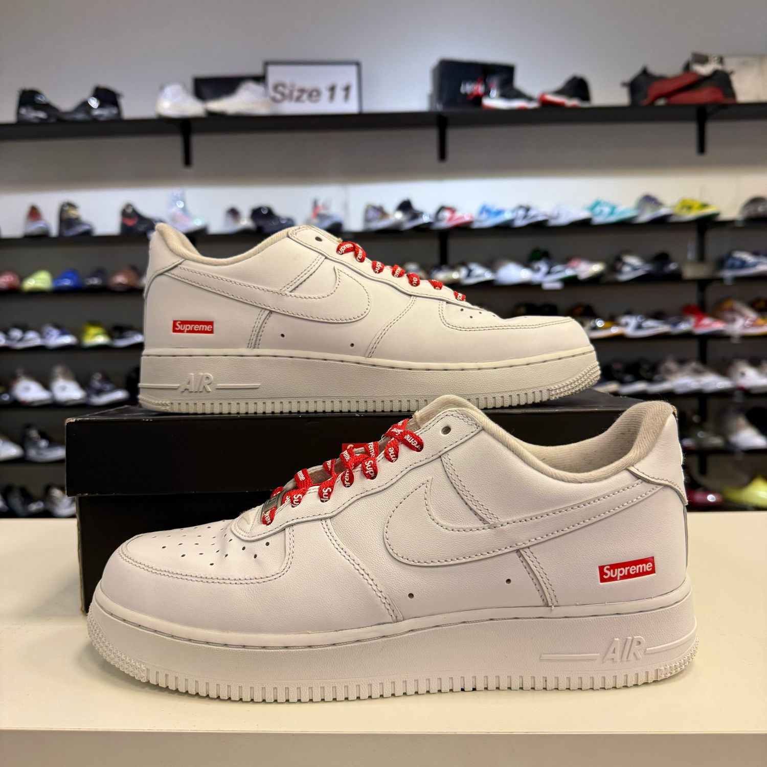 PO NIKE AIR FORCE 1 LOW SUPREME WHITE SIZE 8.5