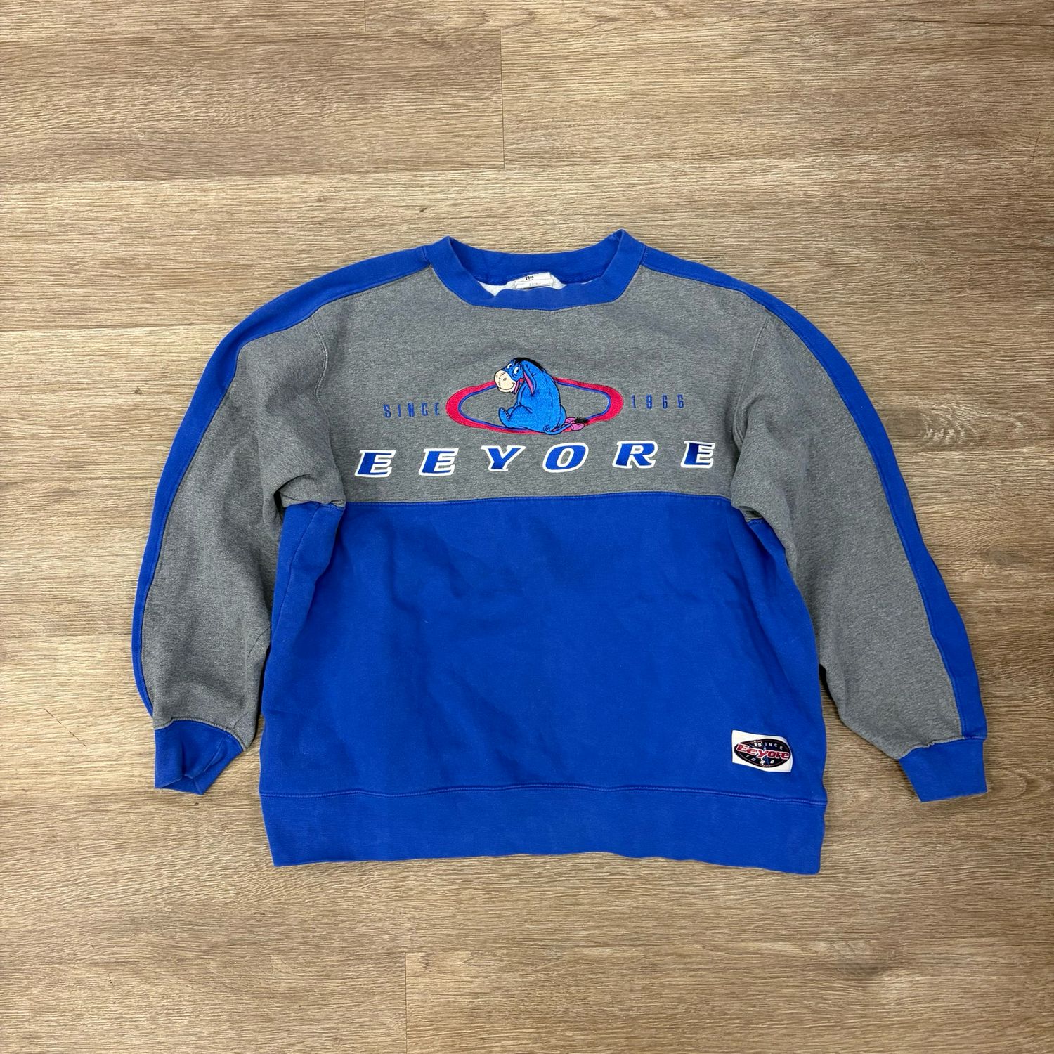 VINTAGE 90S DISNEY EEYORE BLUE/GREY SWEATSHIRT SIZE MEDIUM