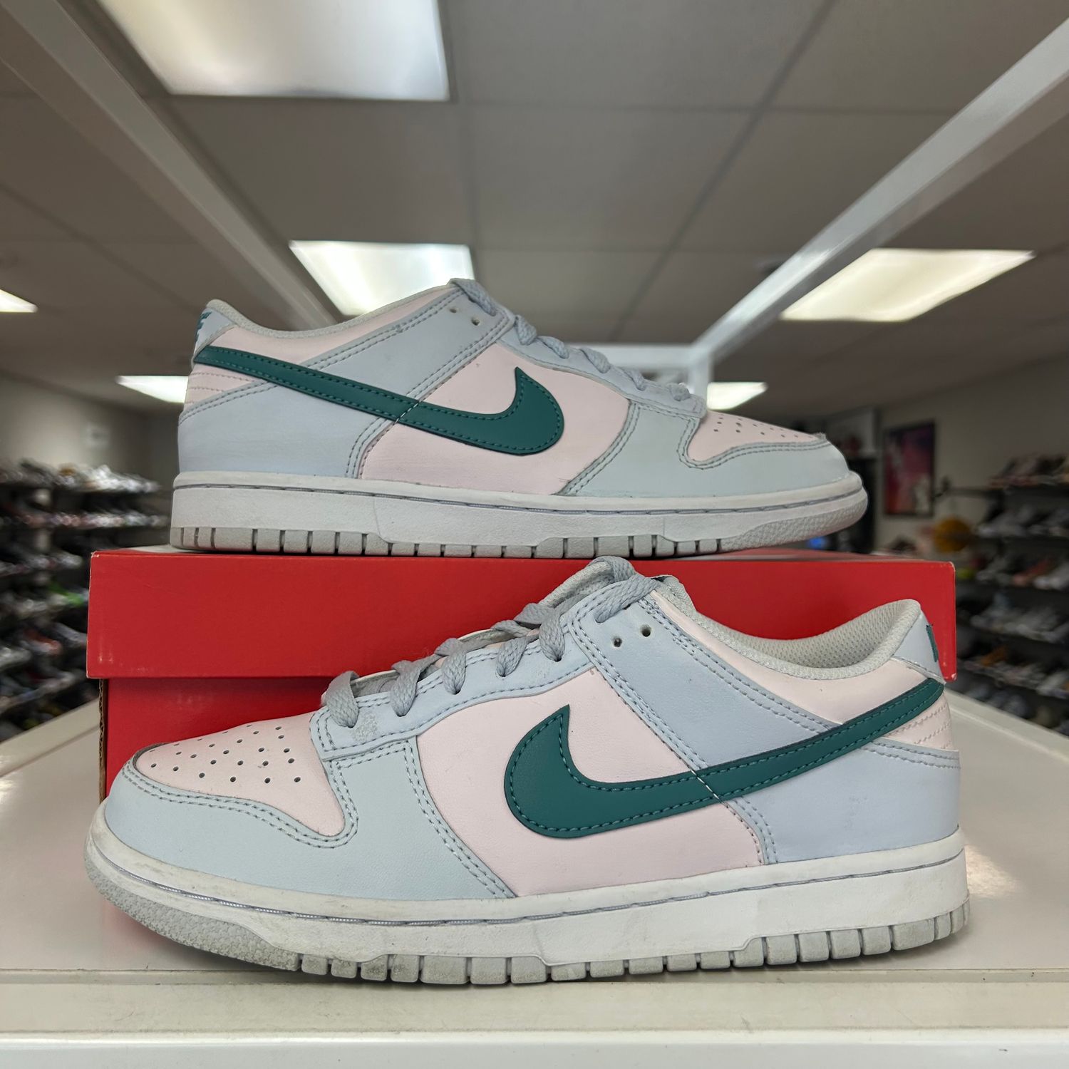 PO NIKE DUNK LOW MINERAL TEAL (GS) SIZE 7Y
